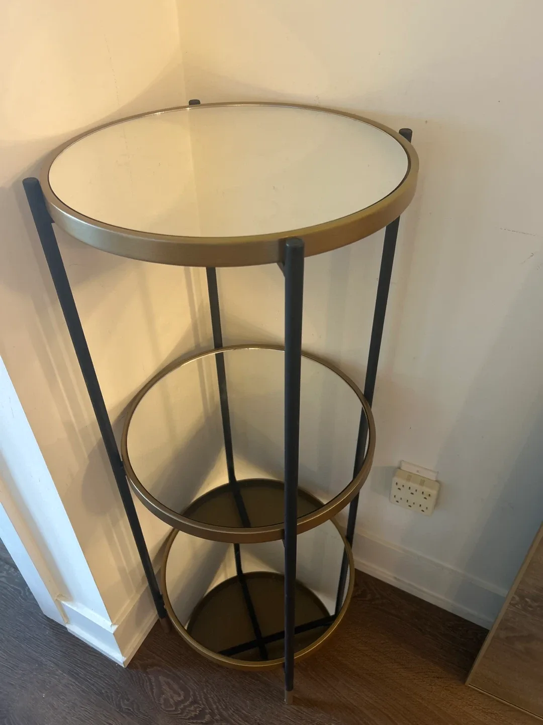 round 3-tier mirrored accent table - Black & Gold image indicator(3)