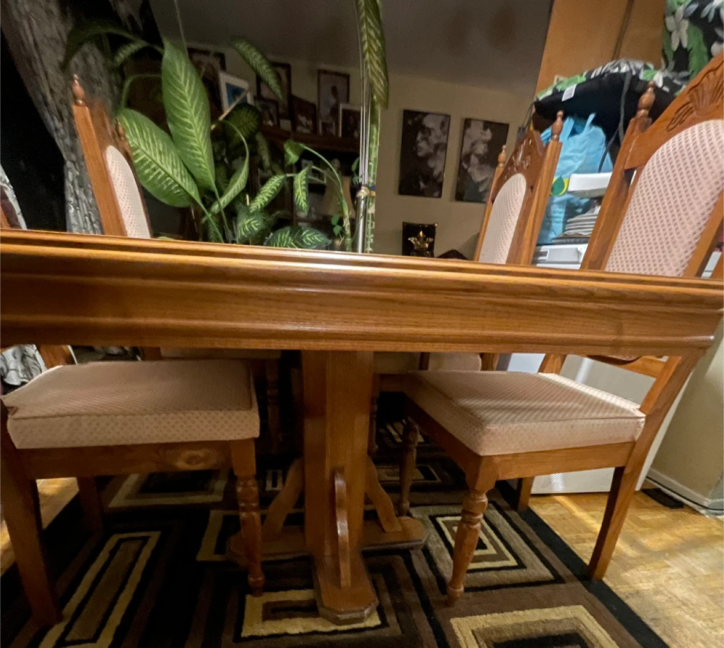 Oak Dining Table with 4 matching Chairs