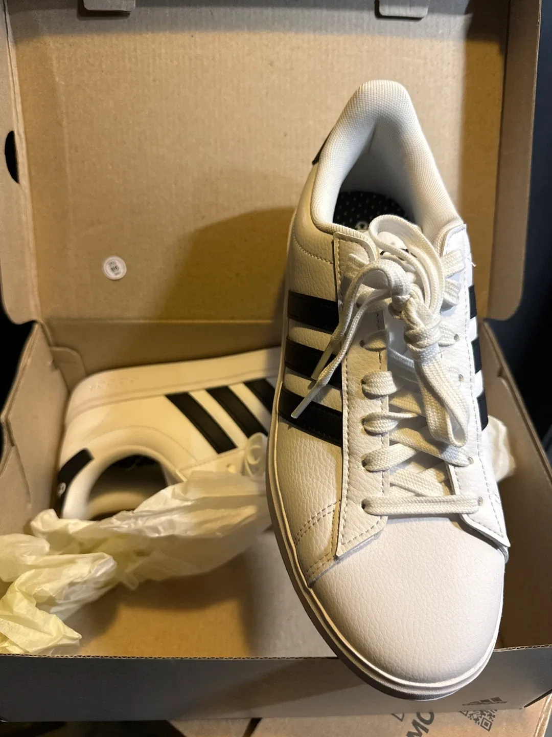 Adidas Grand Court 2.0 - US 7.5 🥕