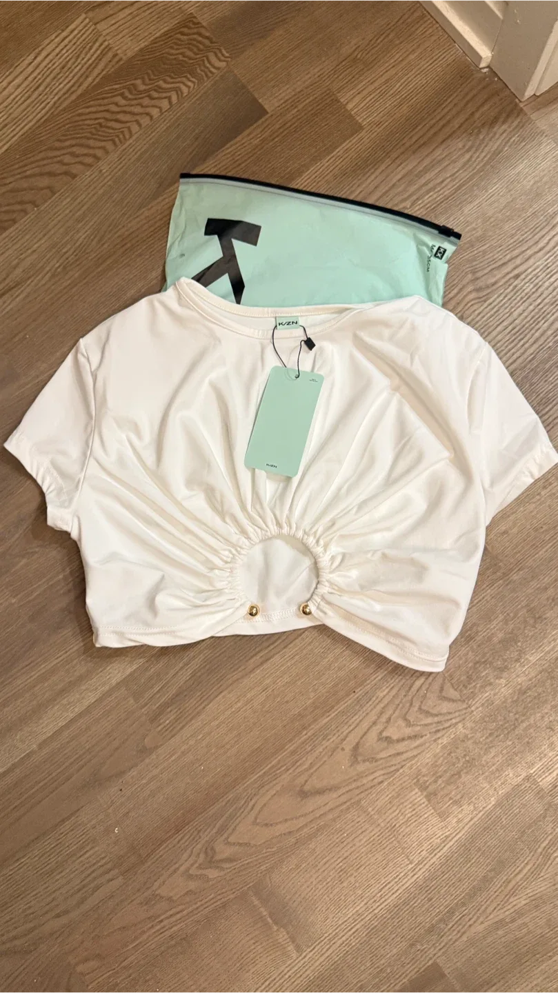 New with Tags White Top image indicator(2)