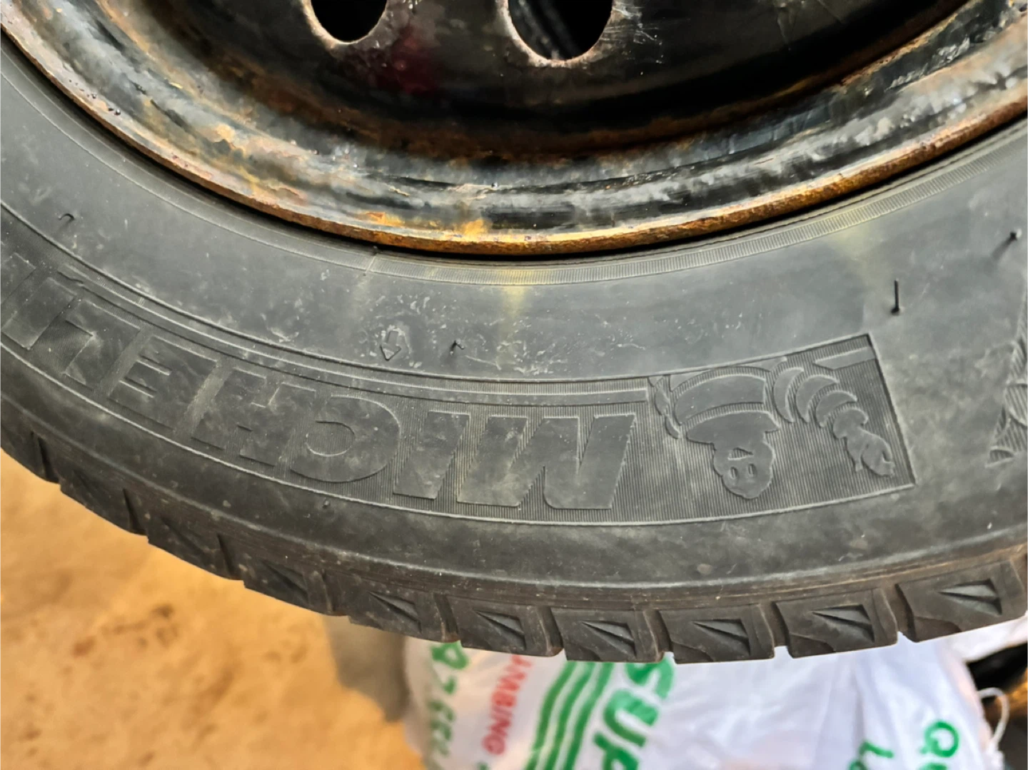 4 Michelin 235/60R17 Studless Winter Tires - photo 3