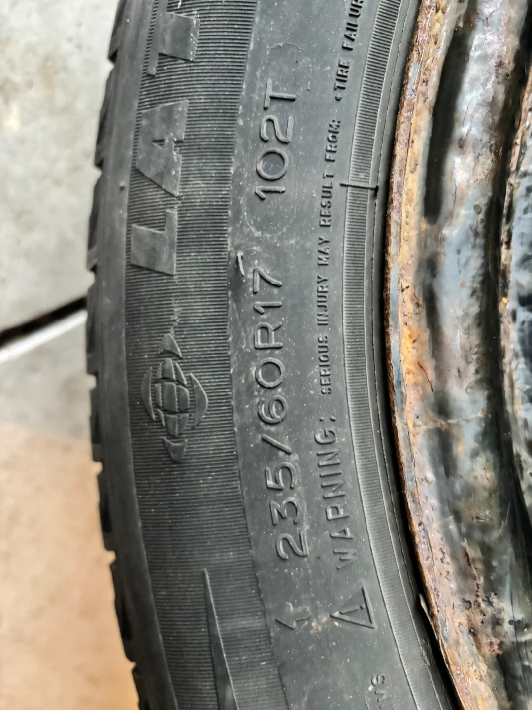 4 Michelin 235/60R17 Studless Winter Tires - photo 4