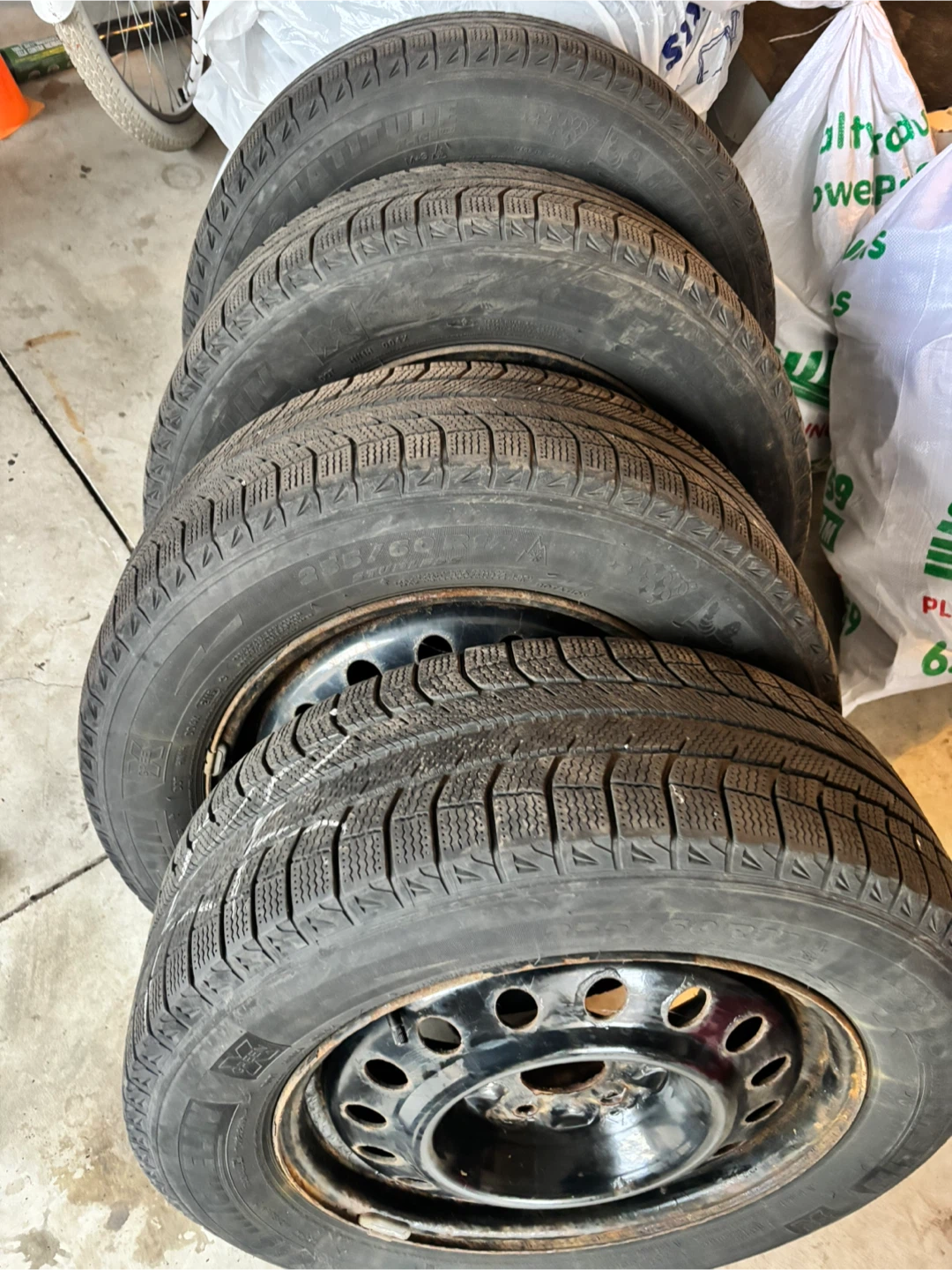 4 Michelin 235/60R17 Studless Winter Tires - photo 5
