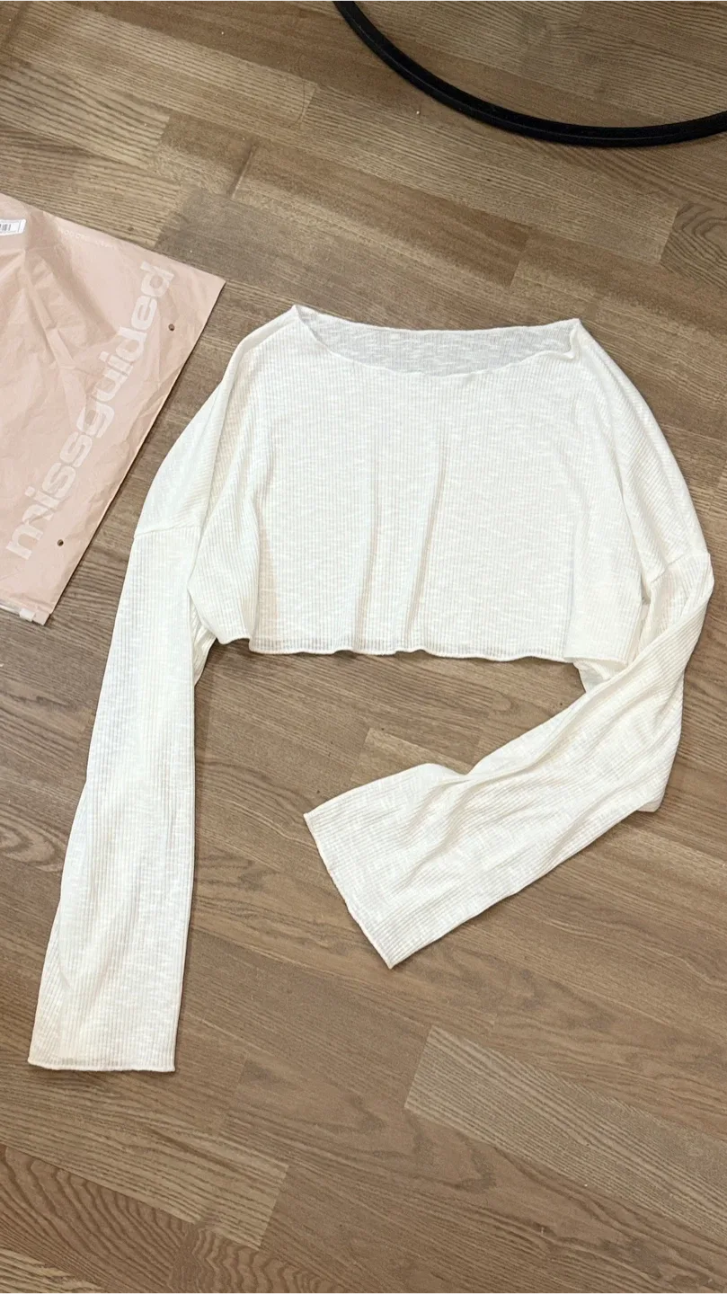 New Korean style White Crop Top image indicator(2)