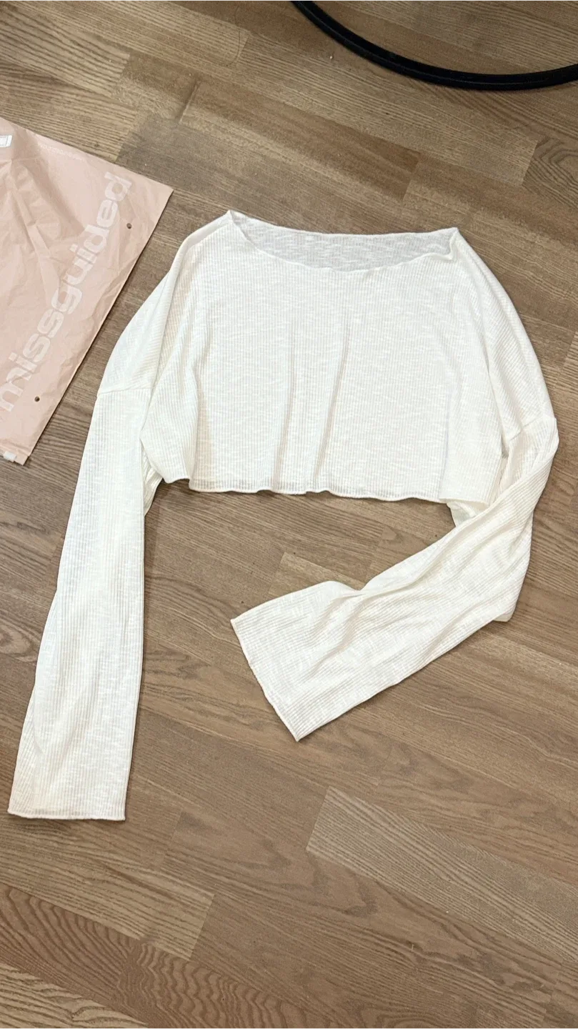 New Korean style White Crop Top image indicator(3)