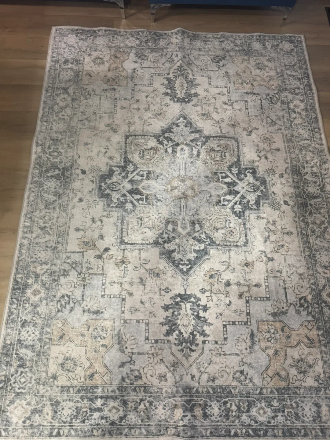 🌿 Elegant Vintage-Style Area Rug – Excellent Condition! 🌿 image indicator(2)