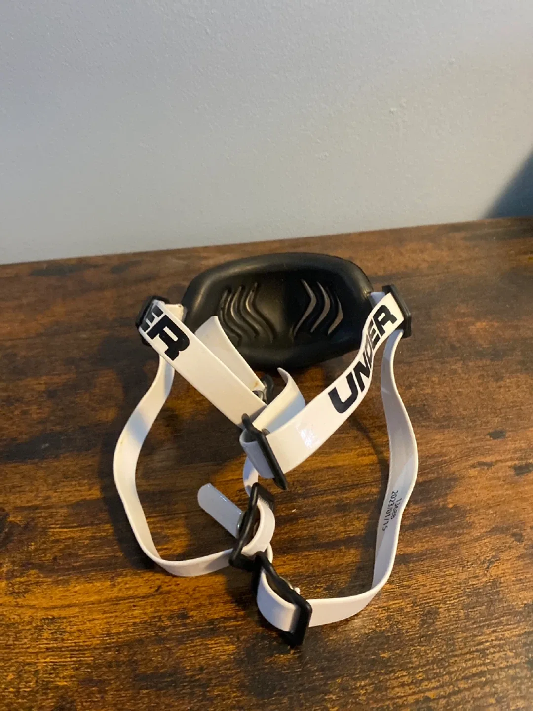 Under Armour Football chin strap image indicator(2)