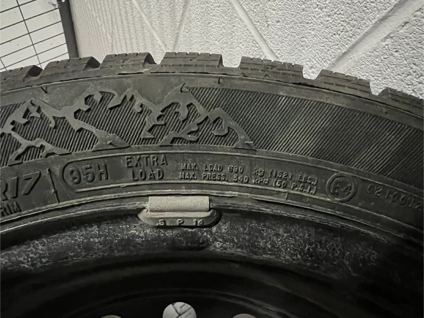 Winter Tires 215/50R17 (on rims) image indicator(5)
