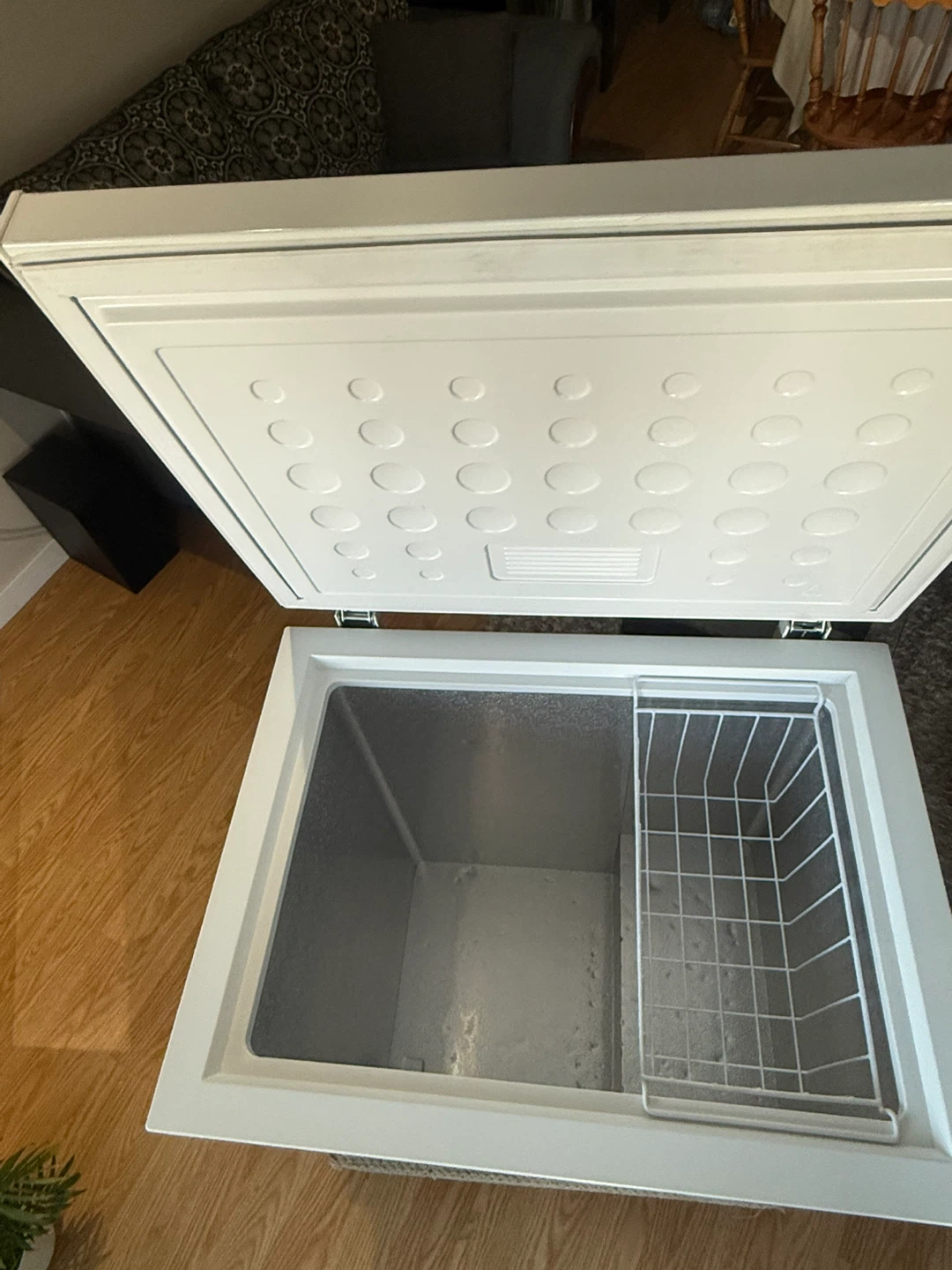 Danby Chest Freezer - Model DCF050B1WM - photo 2