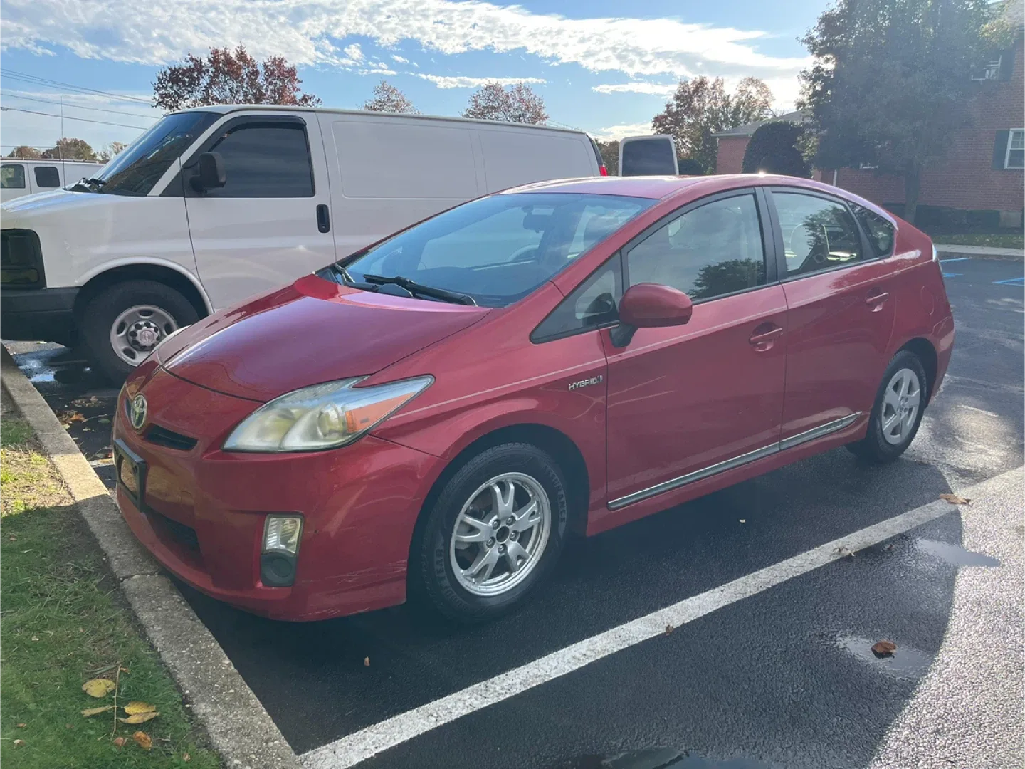 Red Toyota Prius image indicator(7)