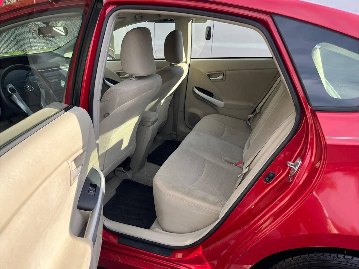 Red Toyota Prius image indicator(5)