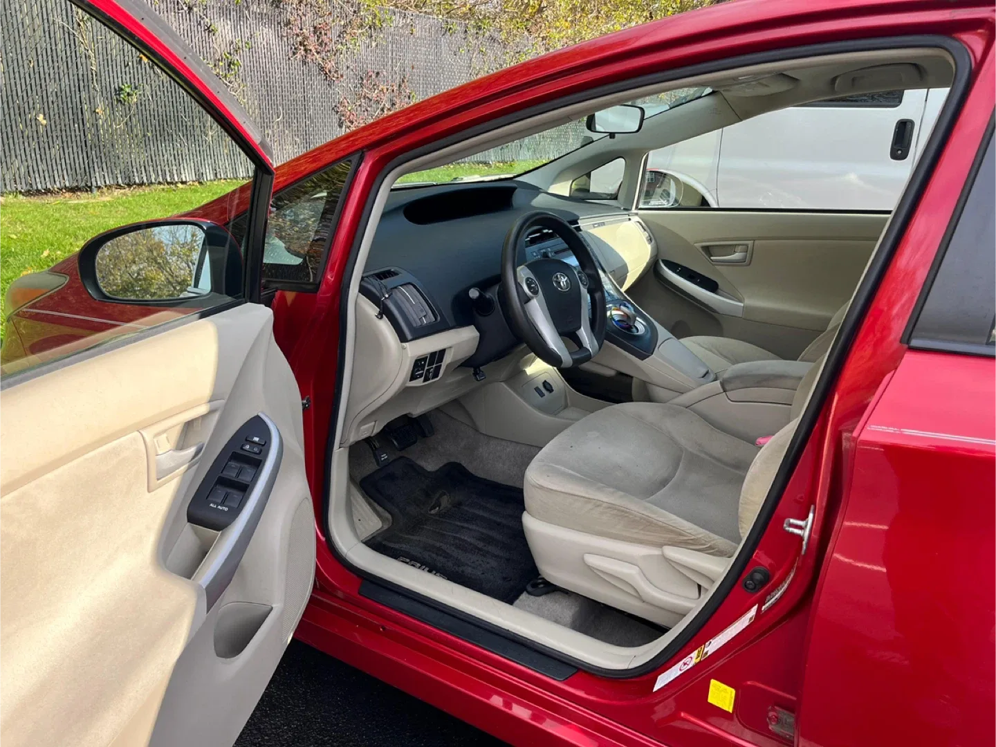 Red Toyota Prius image indicator(6)