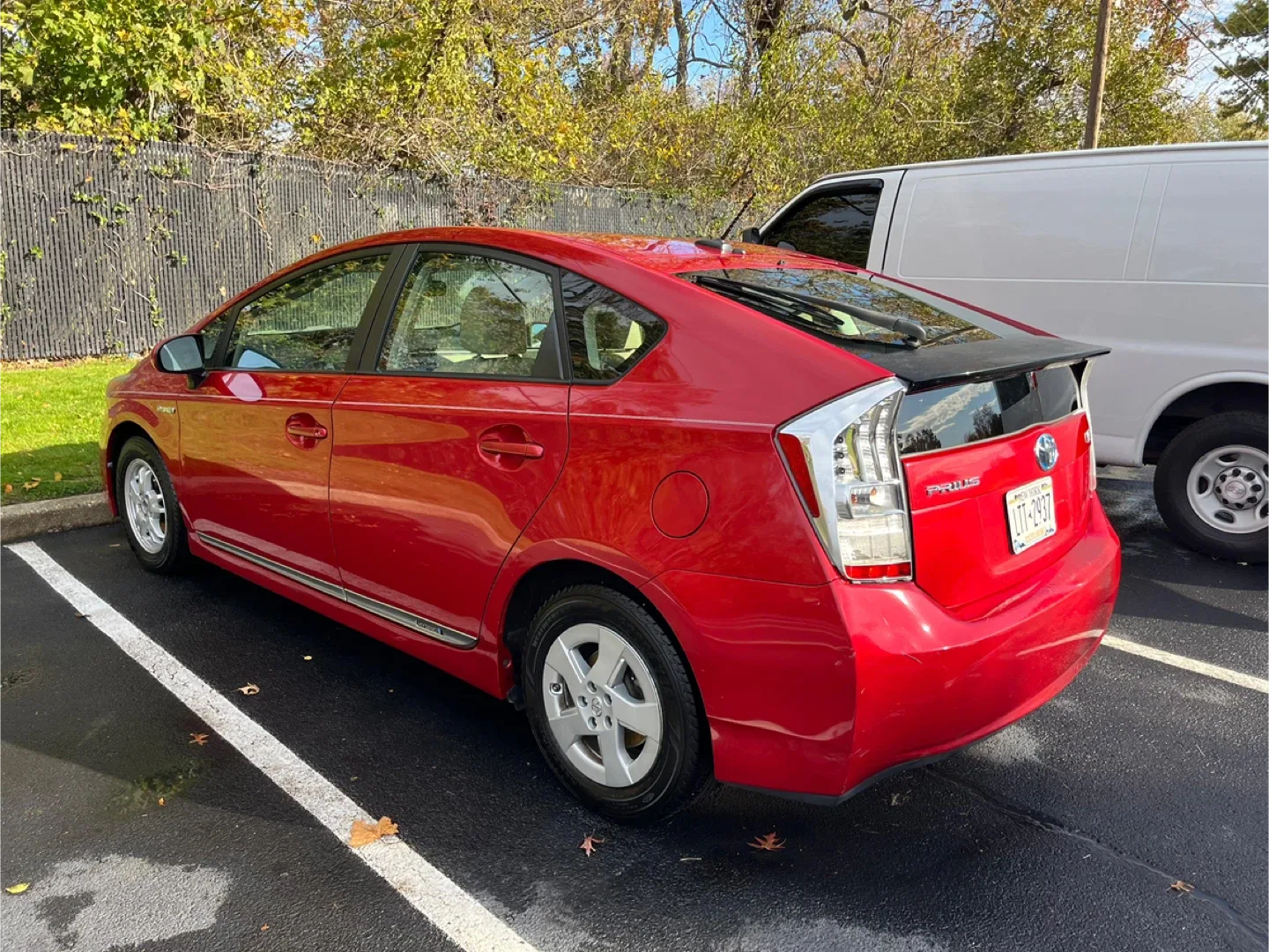 Red Toyota Prius image indicator(4)