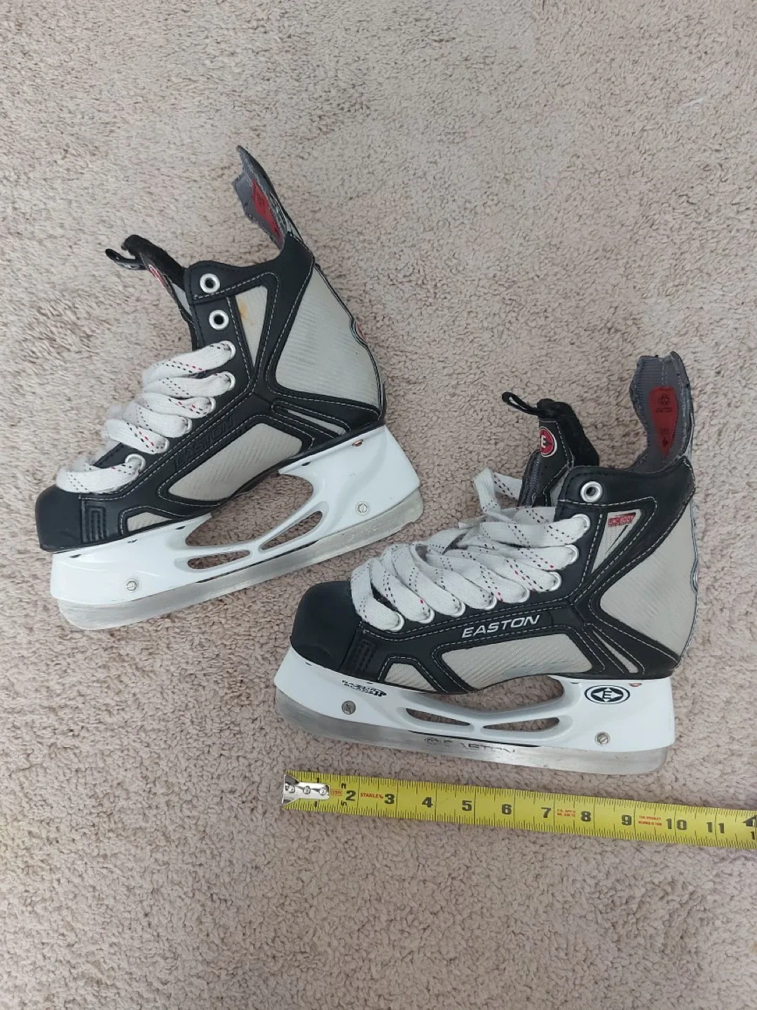 🥕 Easton Hockey Skates - Size 4 thumbnail