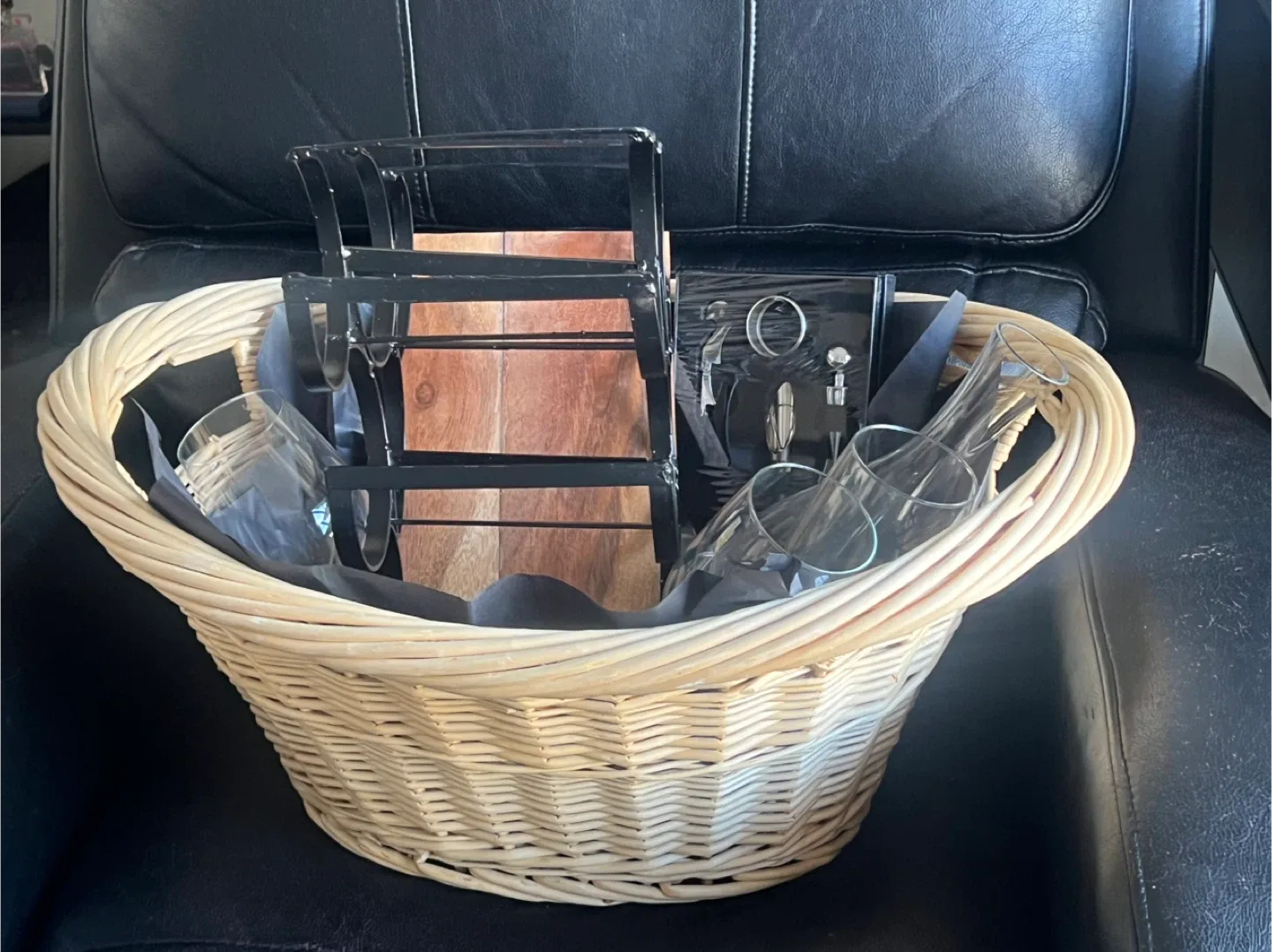Wine Gift Basket image indicator(2)