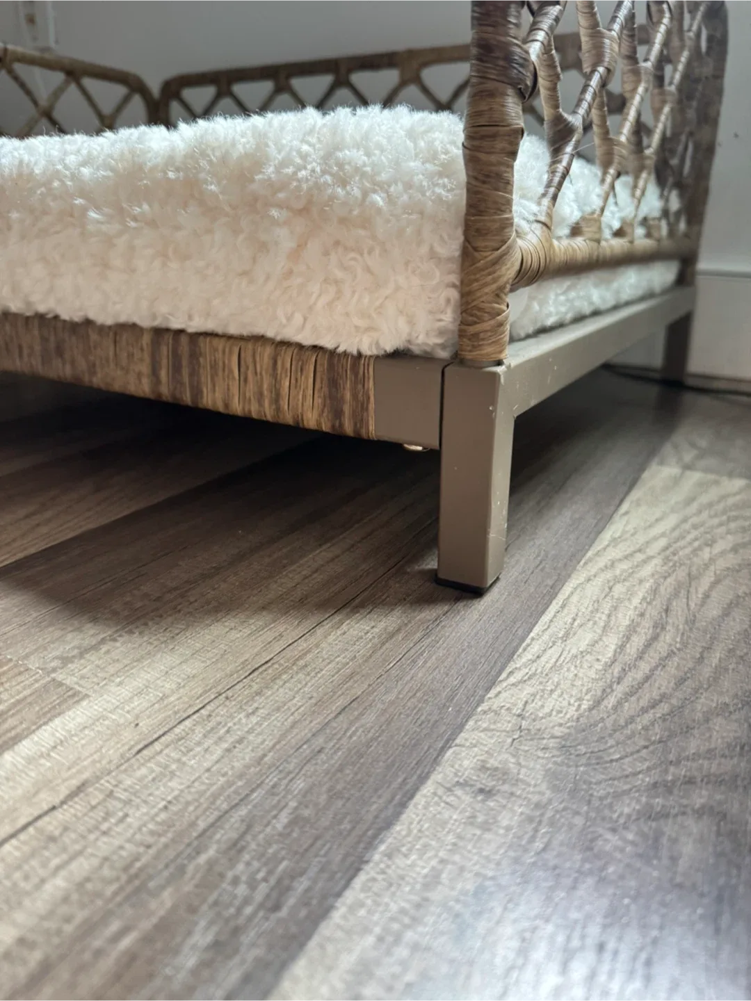 Wicker Dog Bed with Plush Cushion image indicator(4)