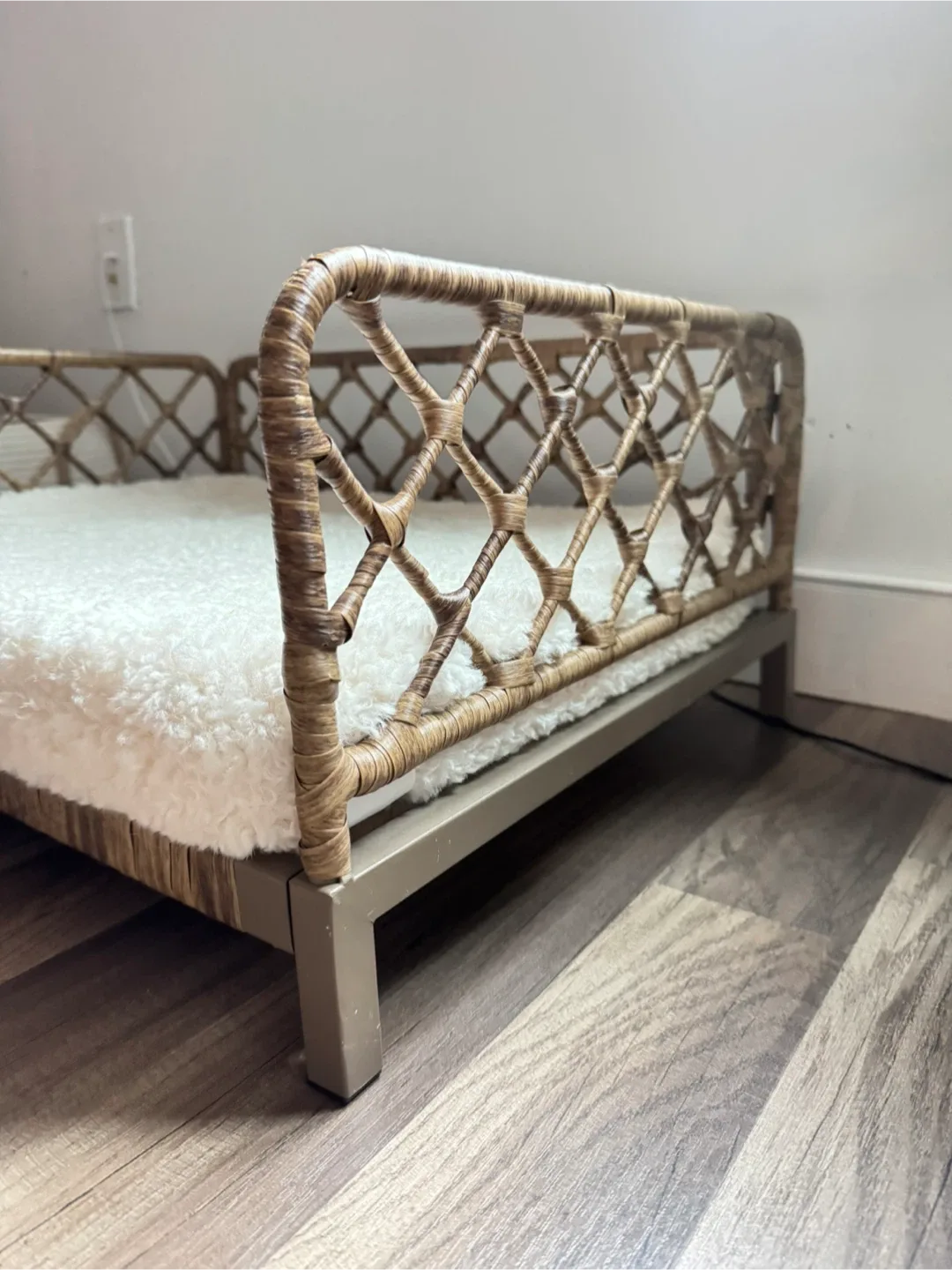 Wicker Dog Bed with Plush Cushion image indicator(5)