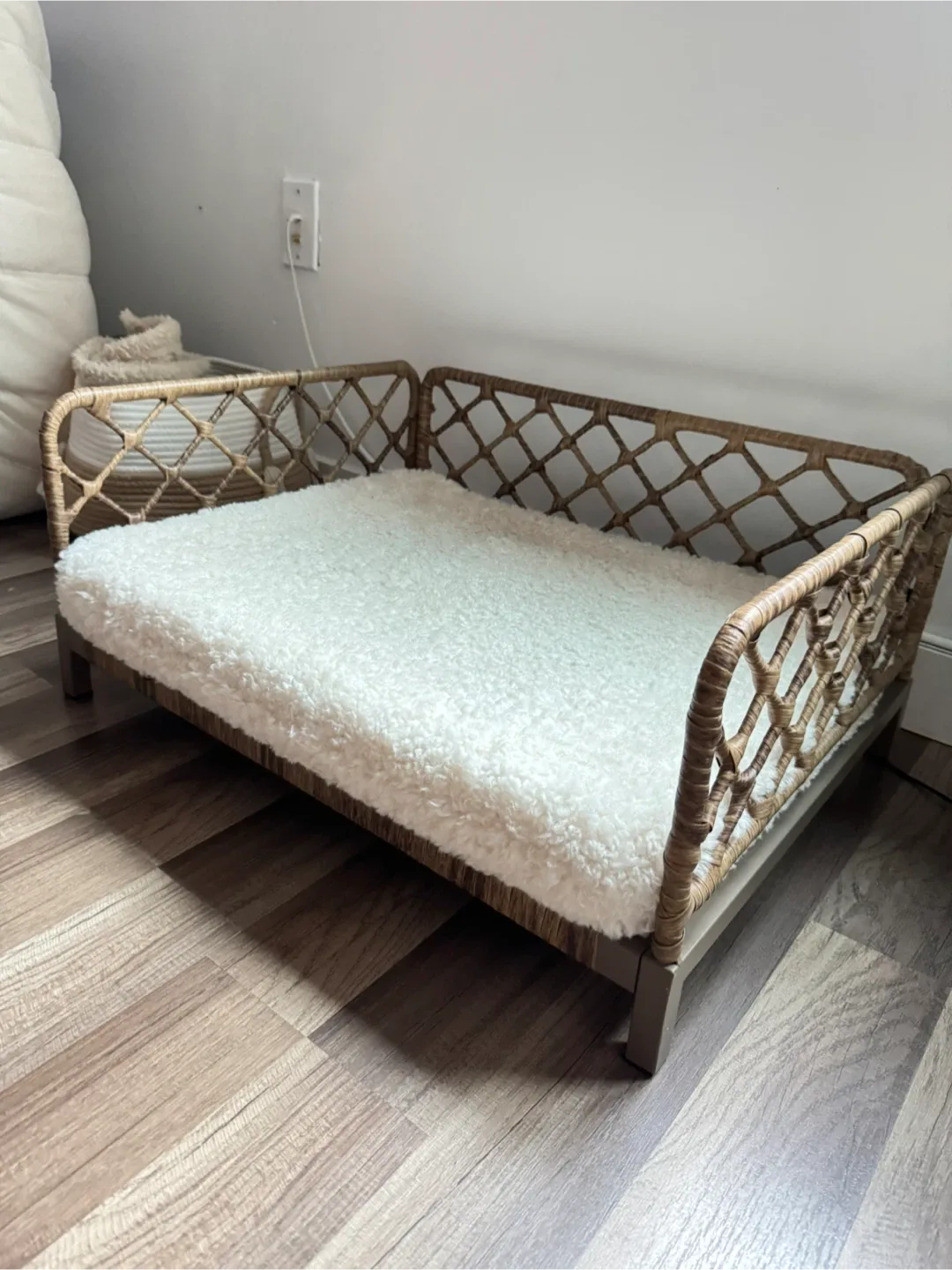 Wicker Dog Bed with Plush Cushion image indicator(2)