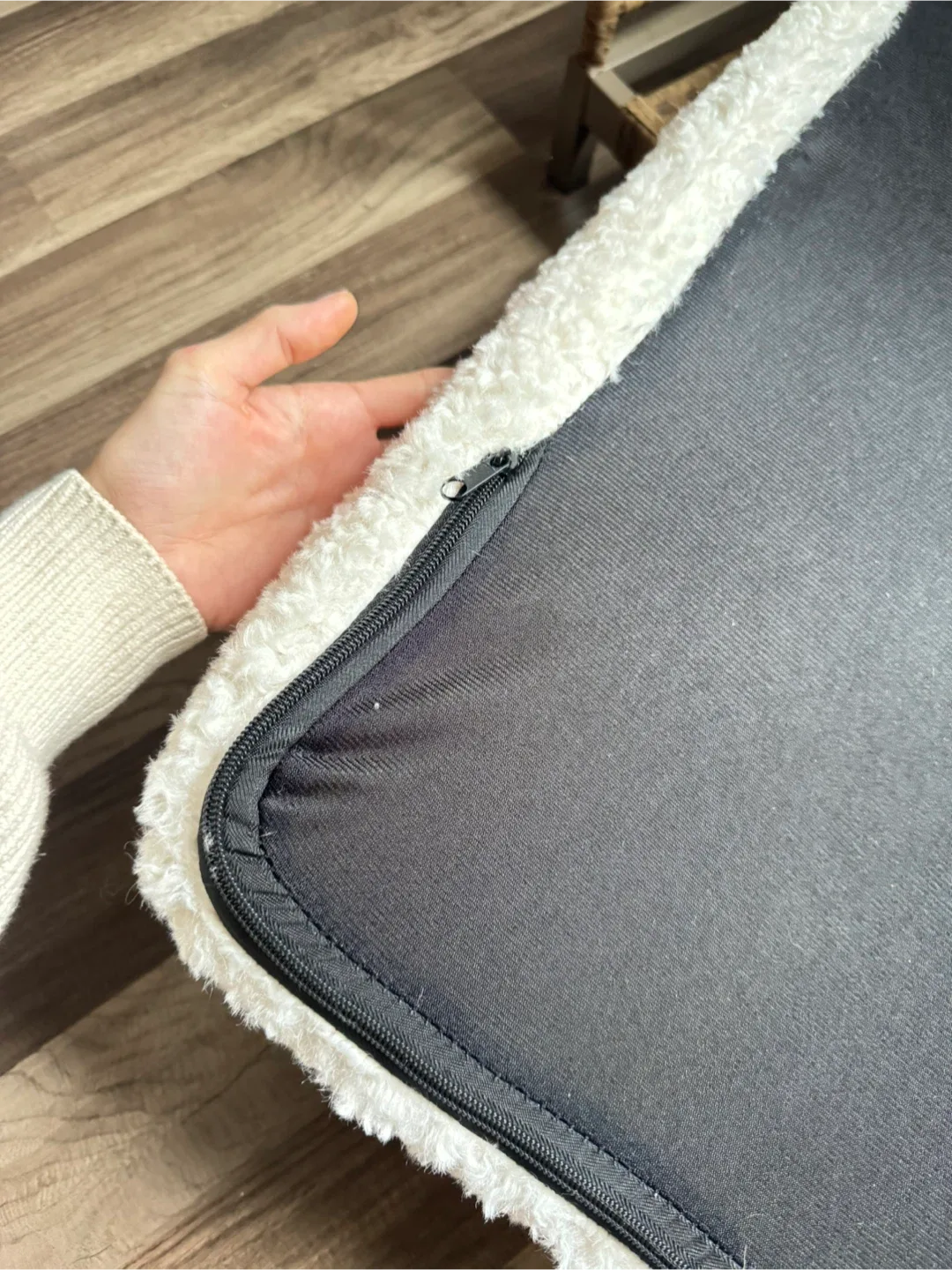 Wicker Dog Bed with Plush Cushion image indicator(7)