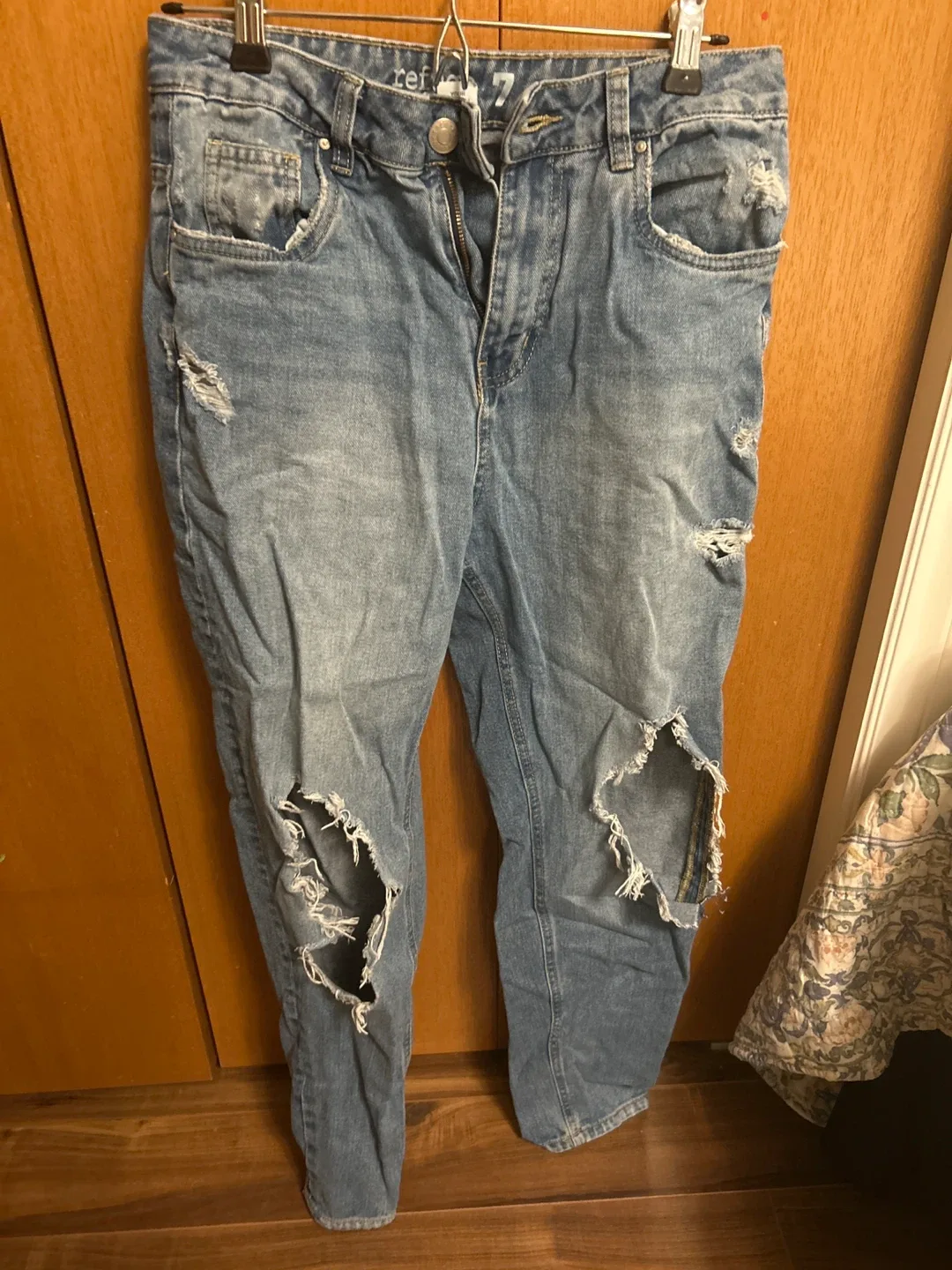 Refuge 7 Distressed Jeans