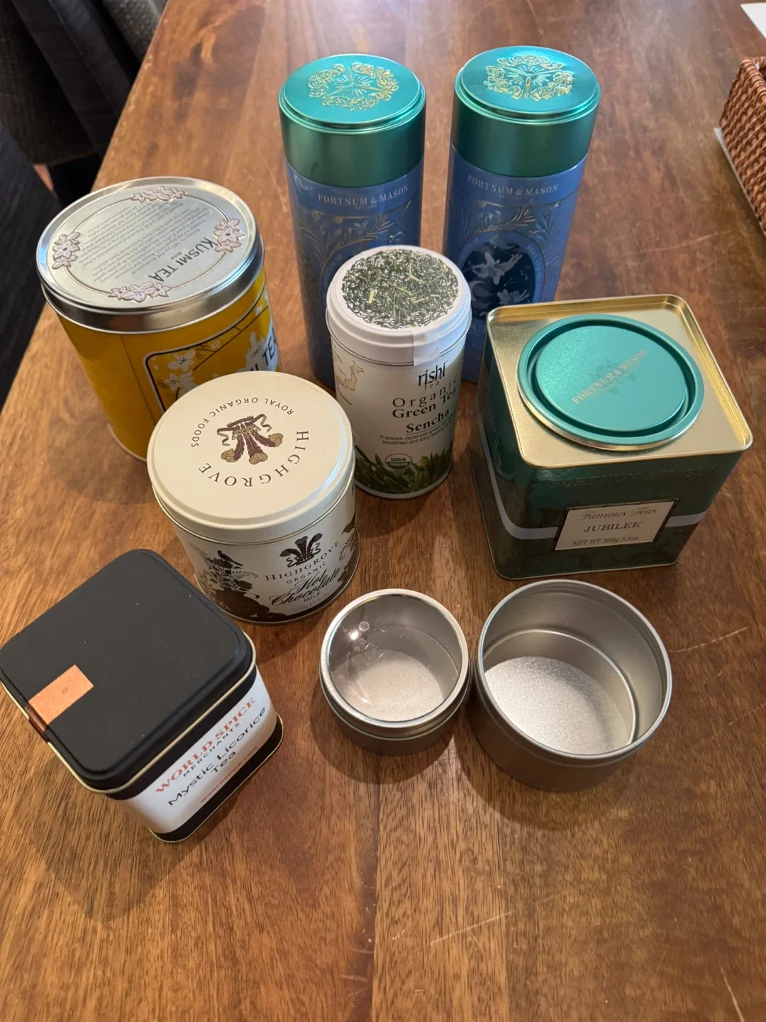 Variety of Decorative Tea Tins 🥕