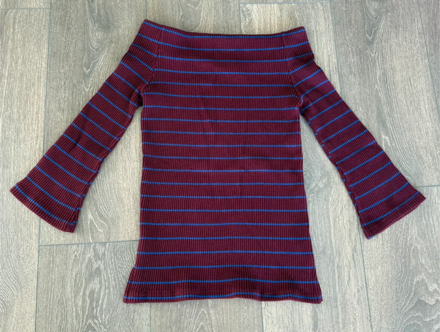 🆕 WANT Contemporary Striped Off-Shoulder Top thumbnail