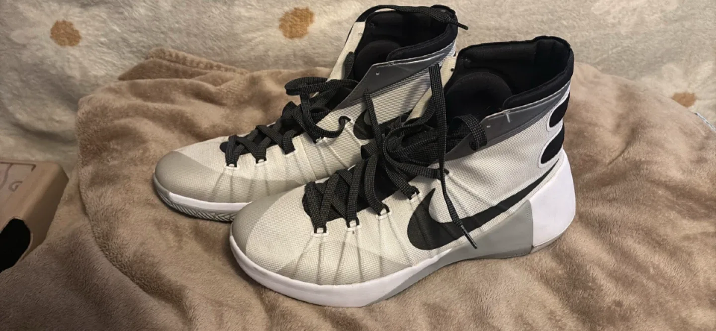 Nike Hyperdunk 2015 High-Top Sneakers