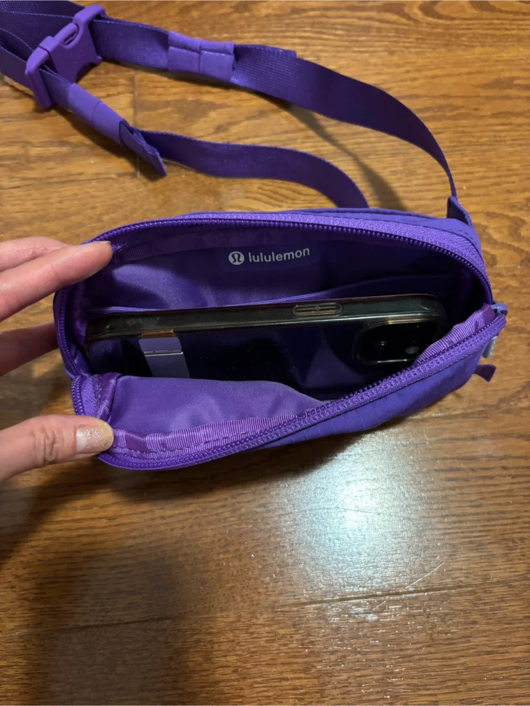Lululemon Everywhere 1L Belt Bag Purple image indicator(2)