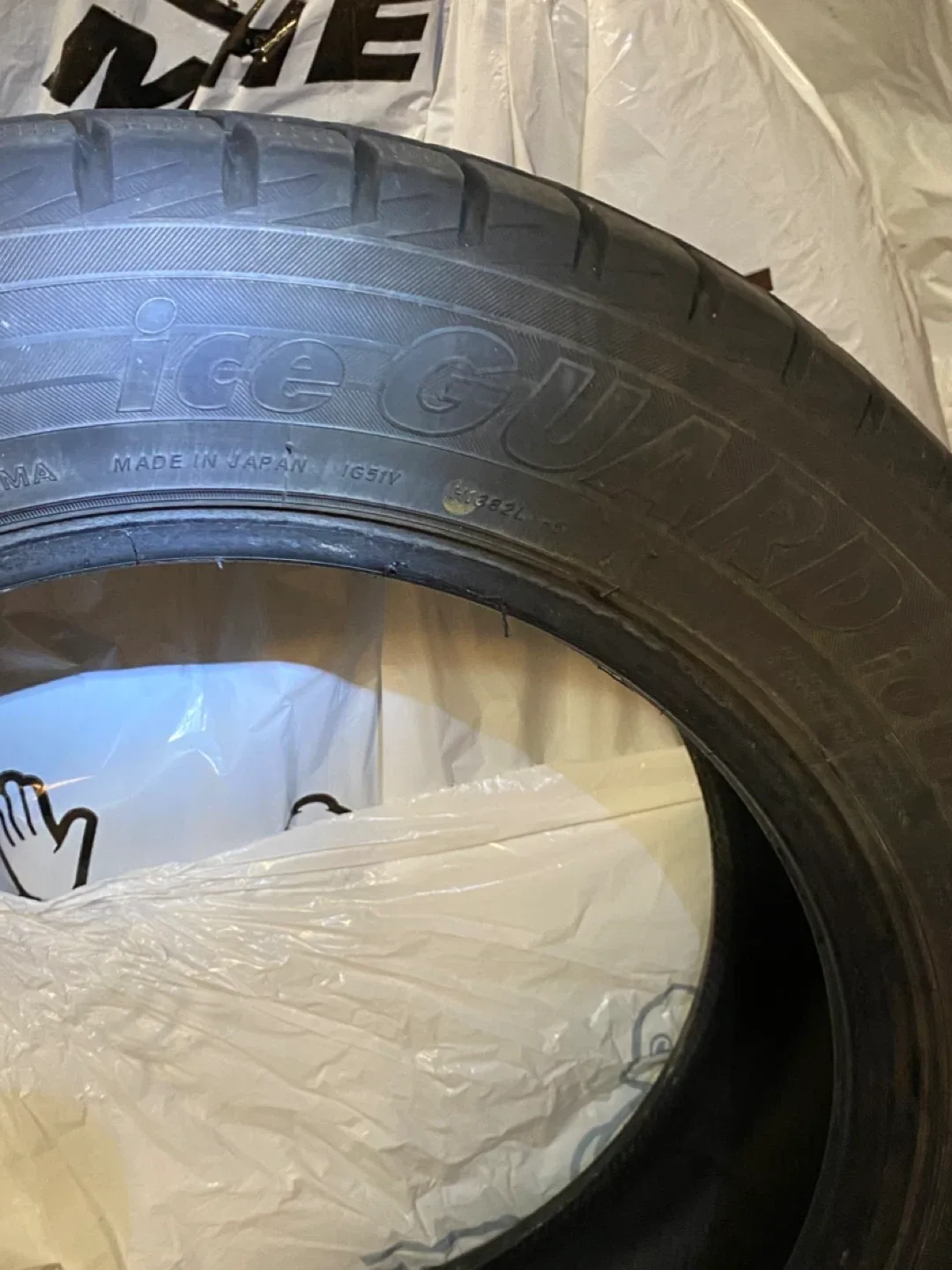 4 Yokohama Ice Guard IG51V Tires P215/60/17 image indicator(3)