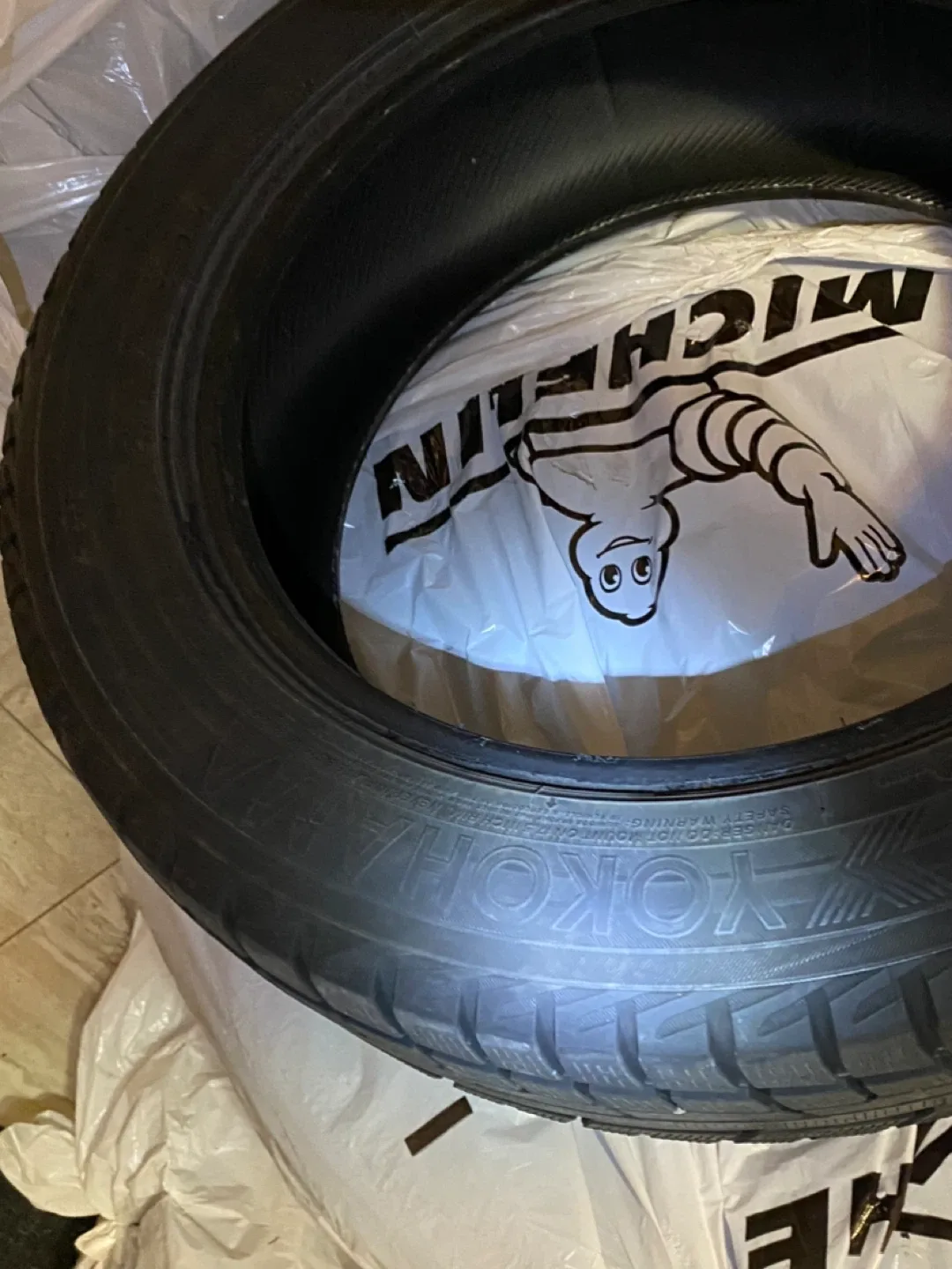 4 Yokohama Ice Guard IG51V Tires P215/60/17 image indicator(7)