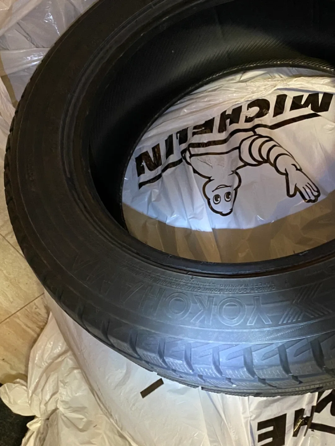 4 Yokohama Ice Guard IG51V Tires P215/60/17 image indicator(8)