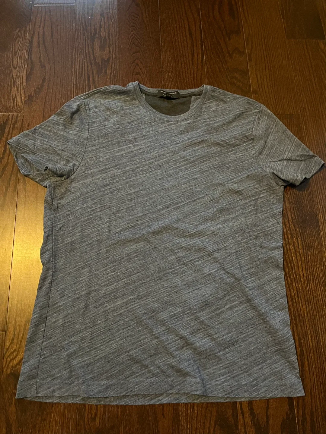 Banana Republic Gray T-Shirt thumbnail