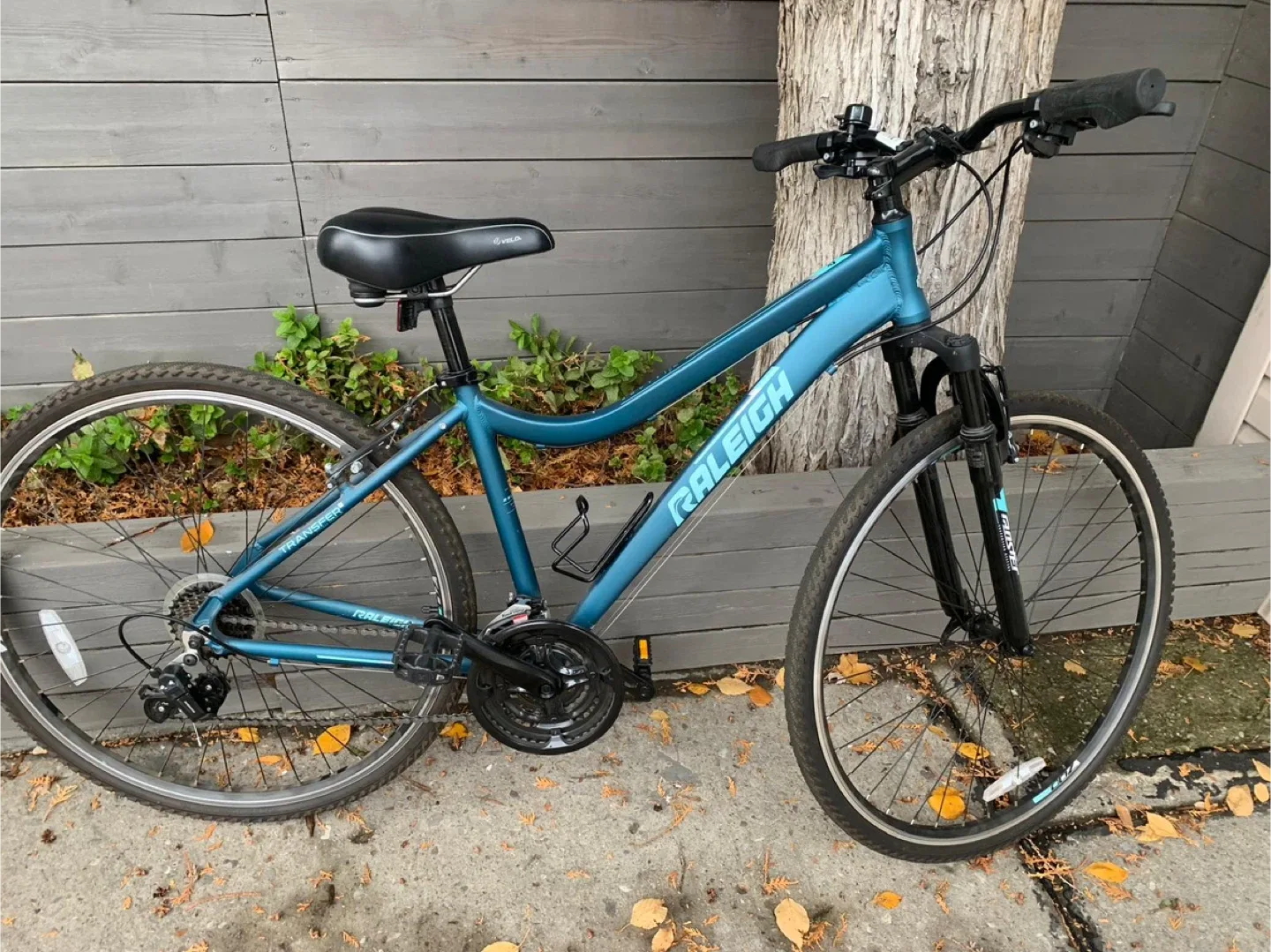 Raleigh Hybrid Bike - Teal - $420 - East York image indicator(2)