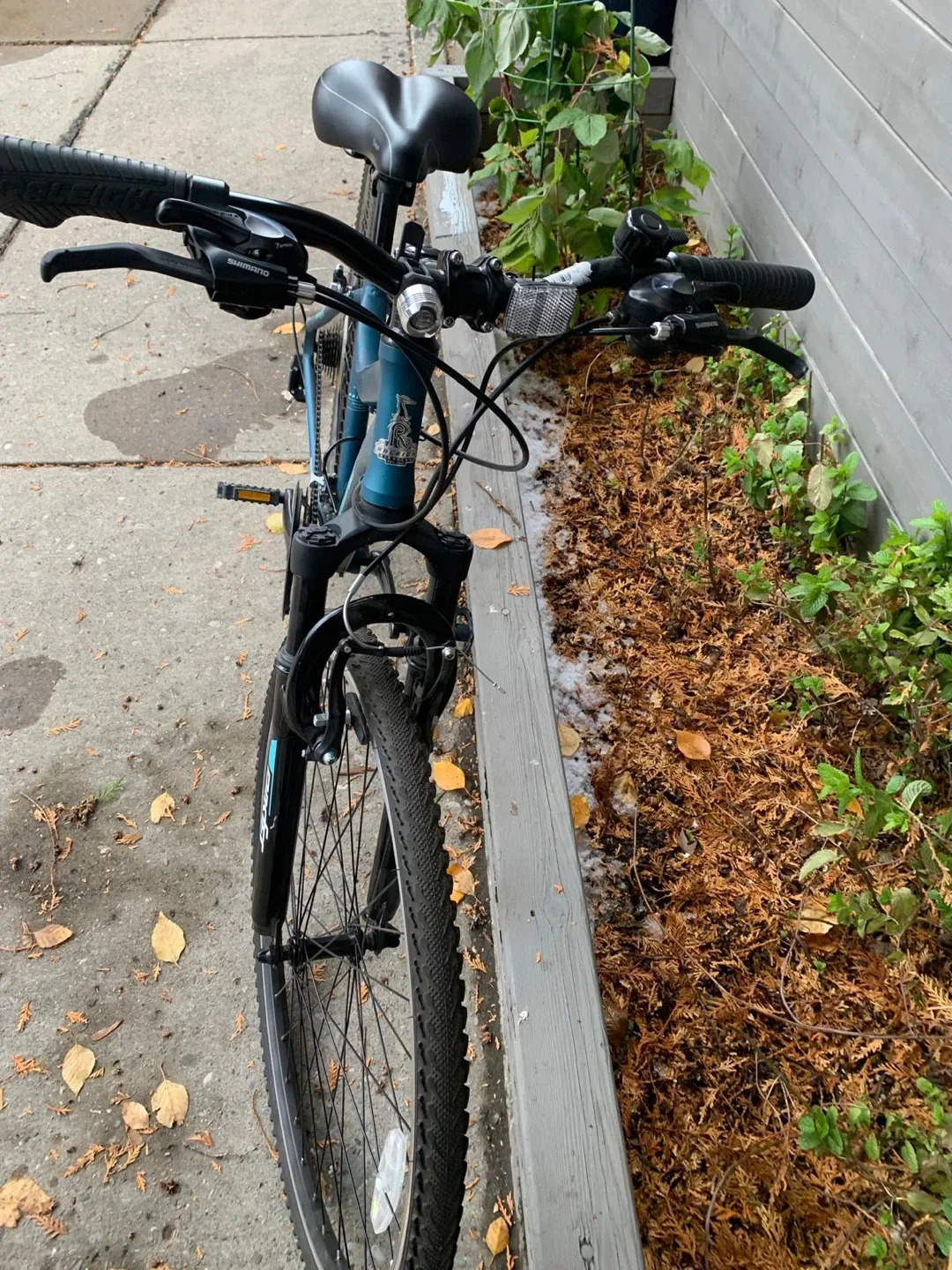 Raleigh Hybrid Bike - Teal - $420 - East York image indicator(3)