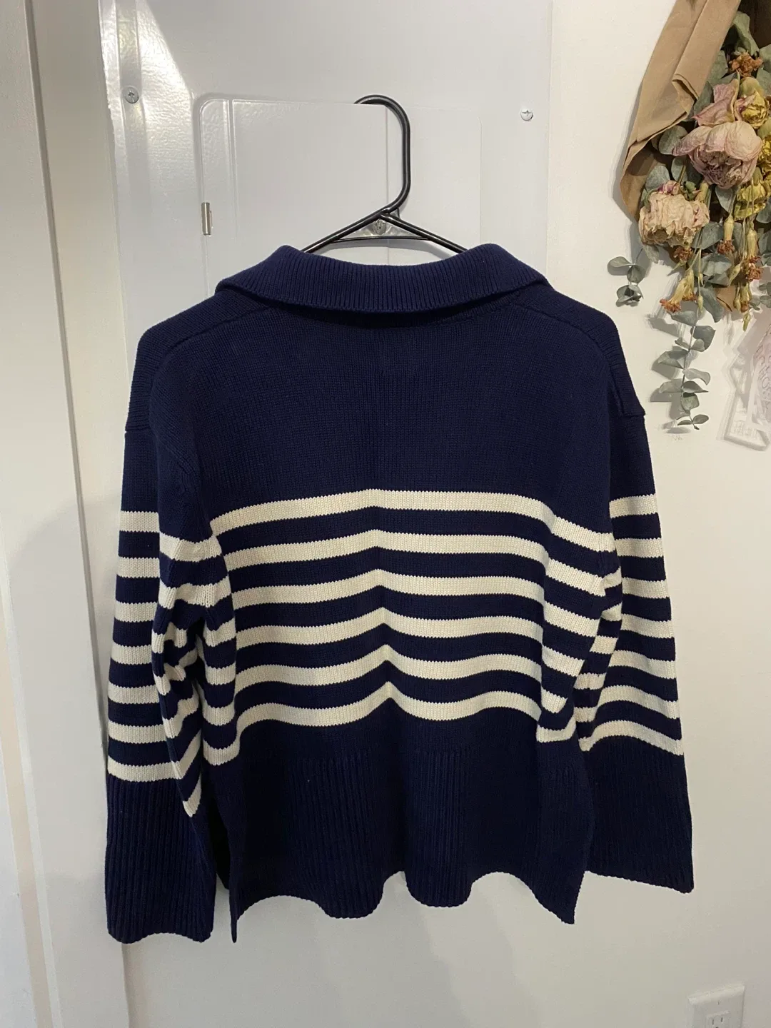 Navy and white striped sweater GAP XS image indicator(2)