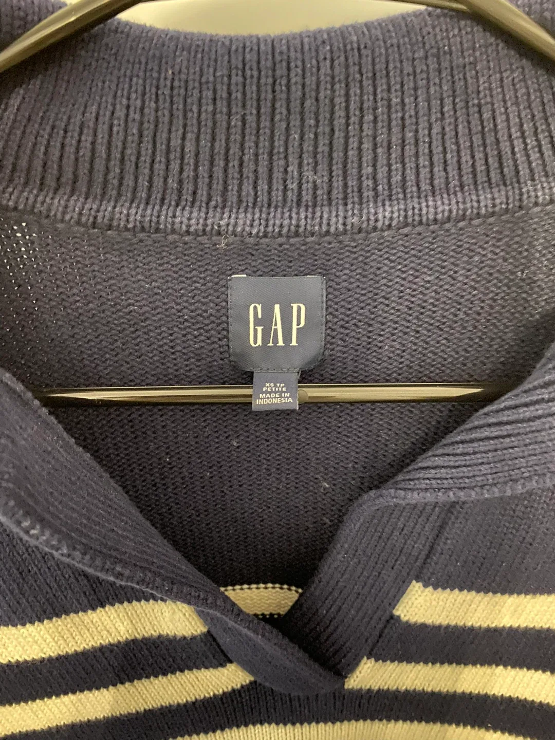 Navy and white striped sweater GAP XS image indicator(3)