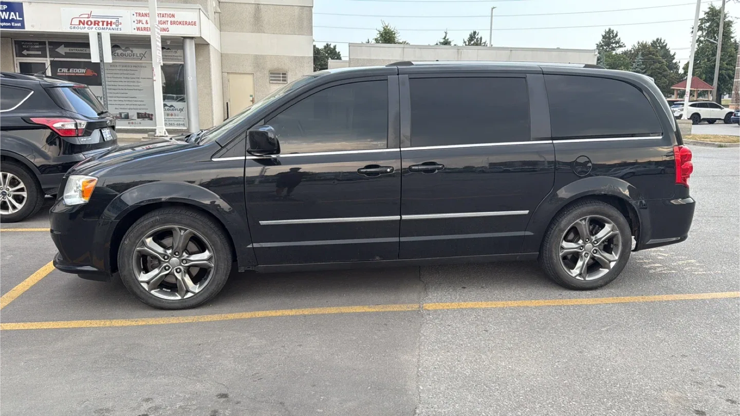 Black Dodge Grand Caravan image indicator(2)