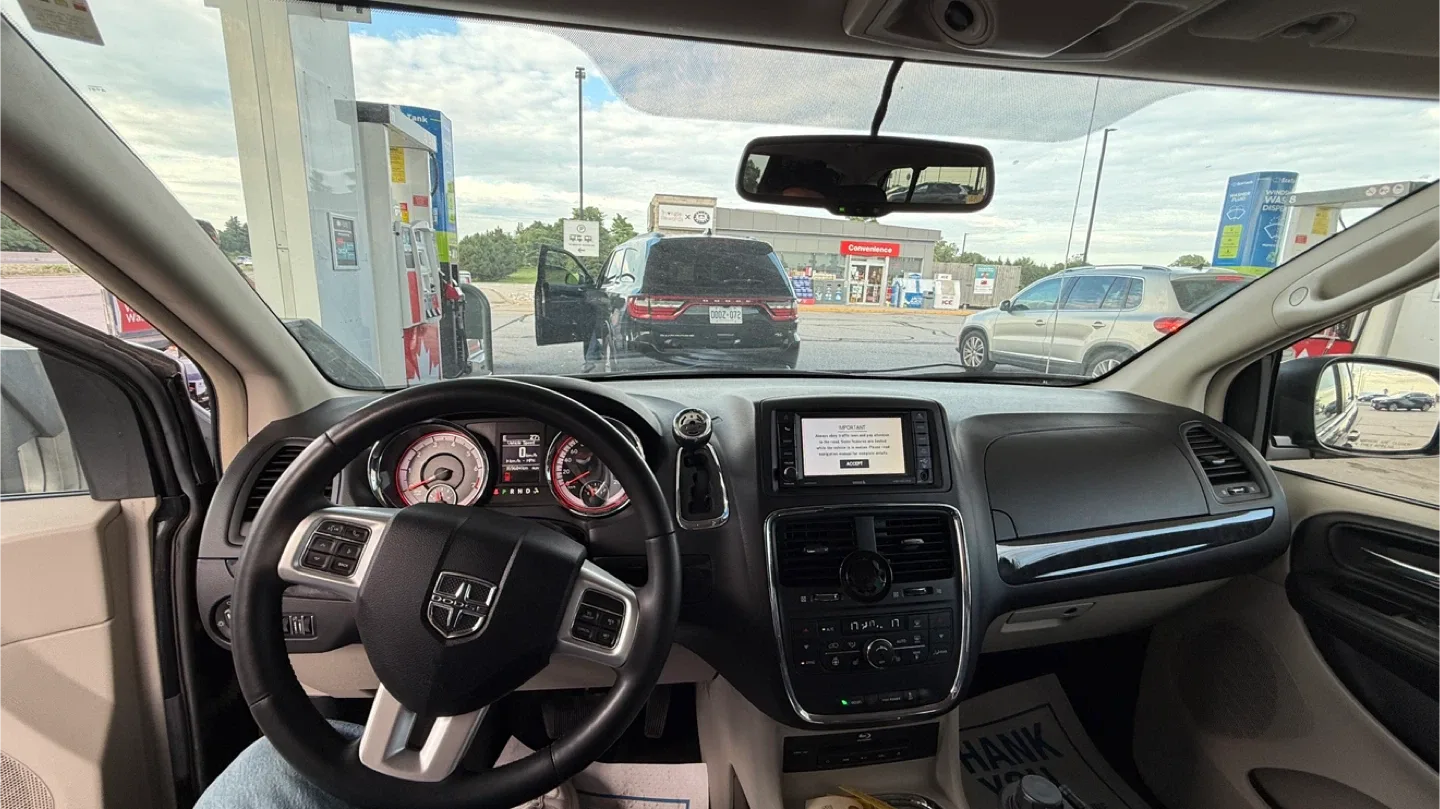 Black Dodge Grand Caravan image indicator(6)