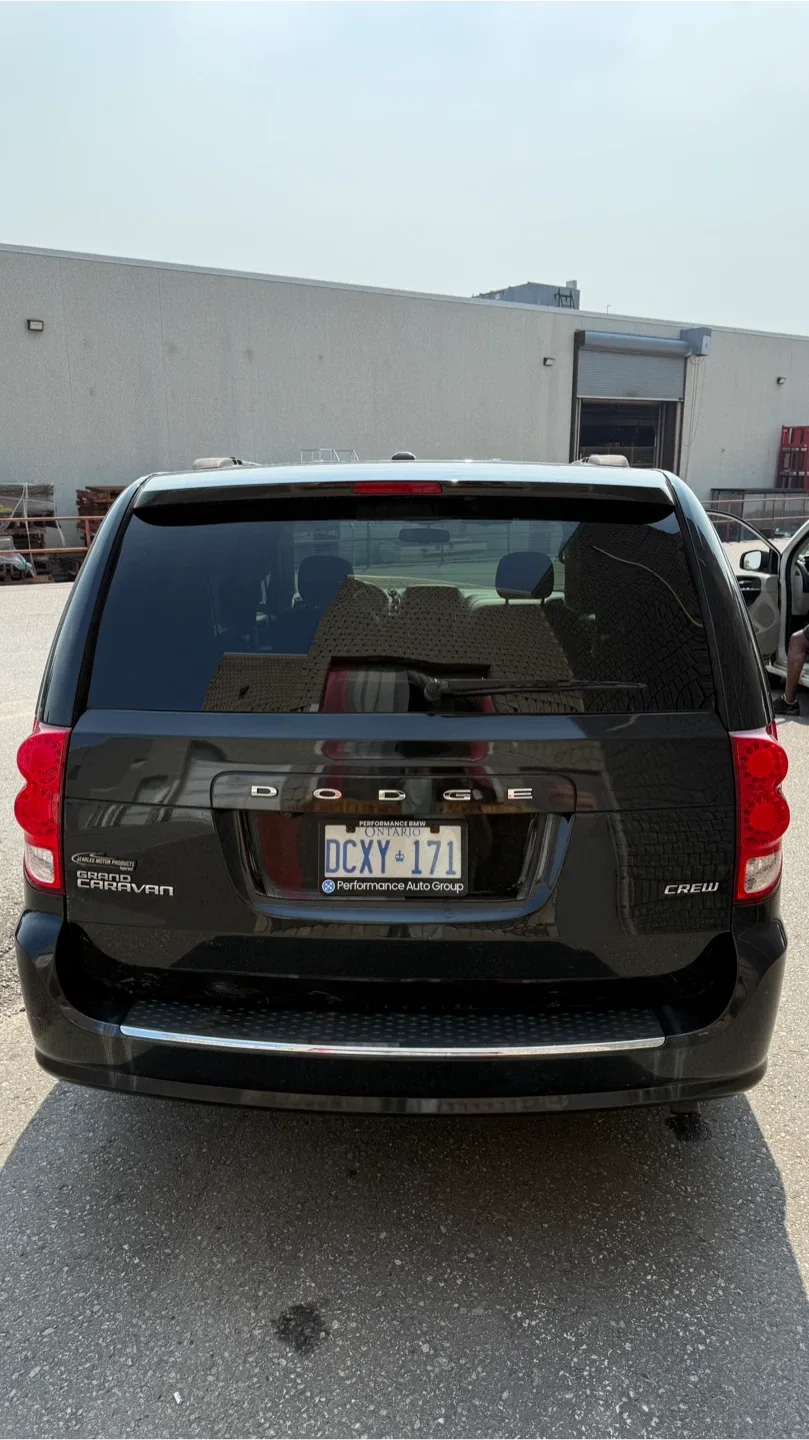 Black Dodge Grand Caravan image indicator(5)