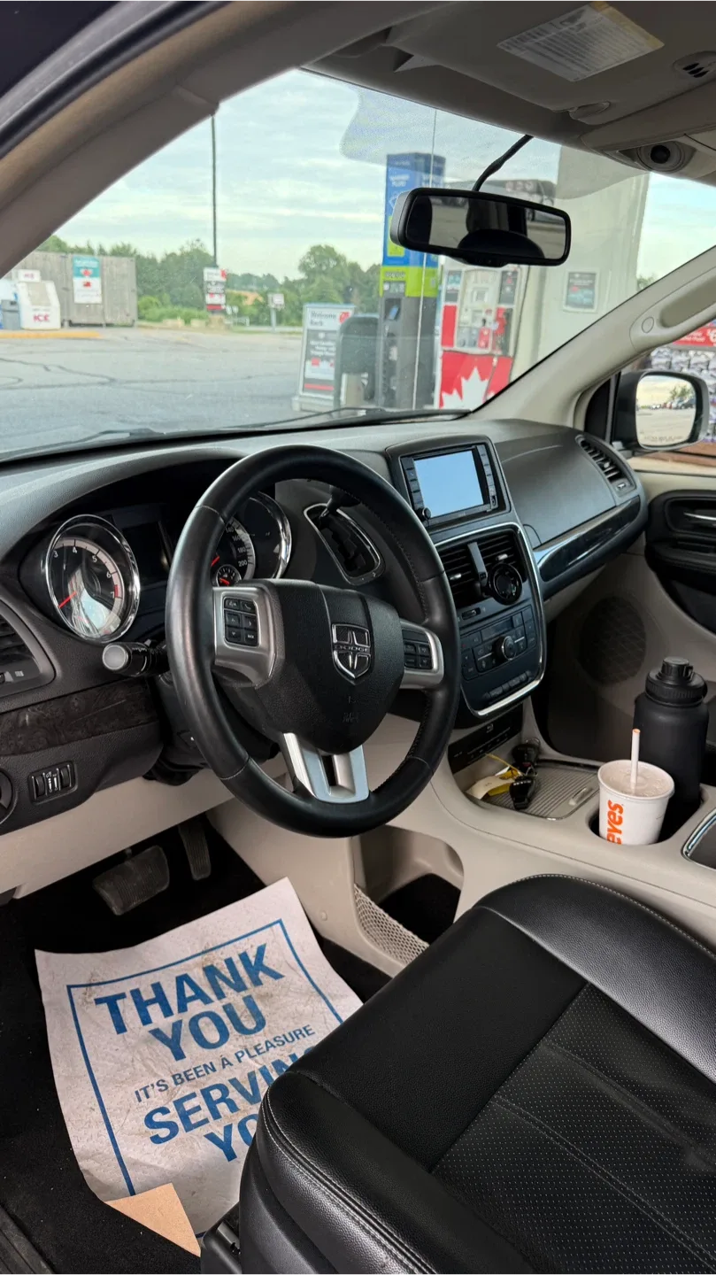 Black Dodge Grand Caravan image indicator(7)