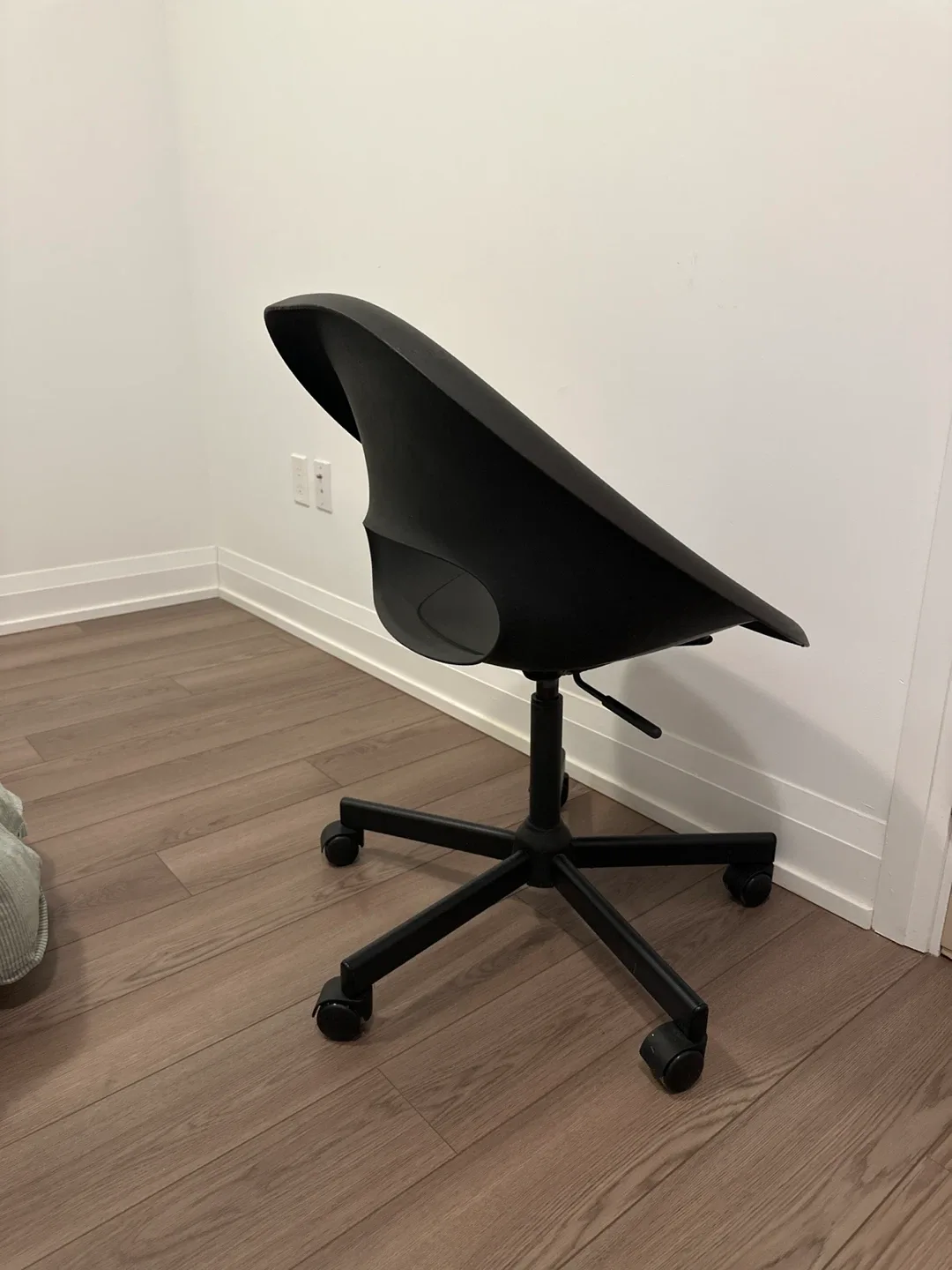 Last Call - IKEA Chair image indicator(2)