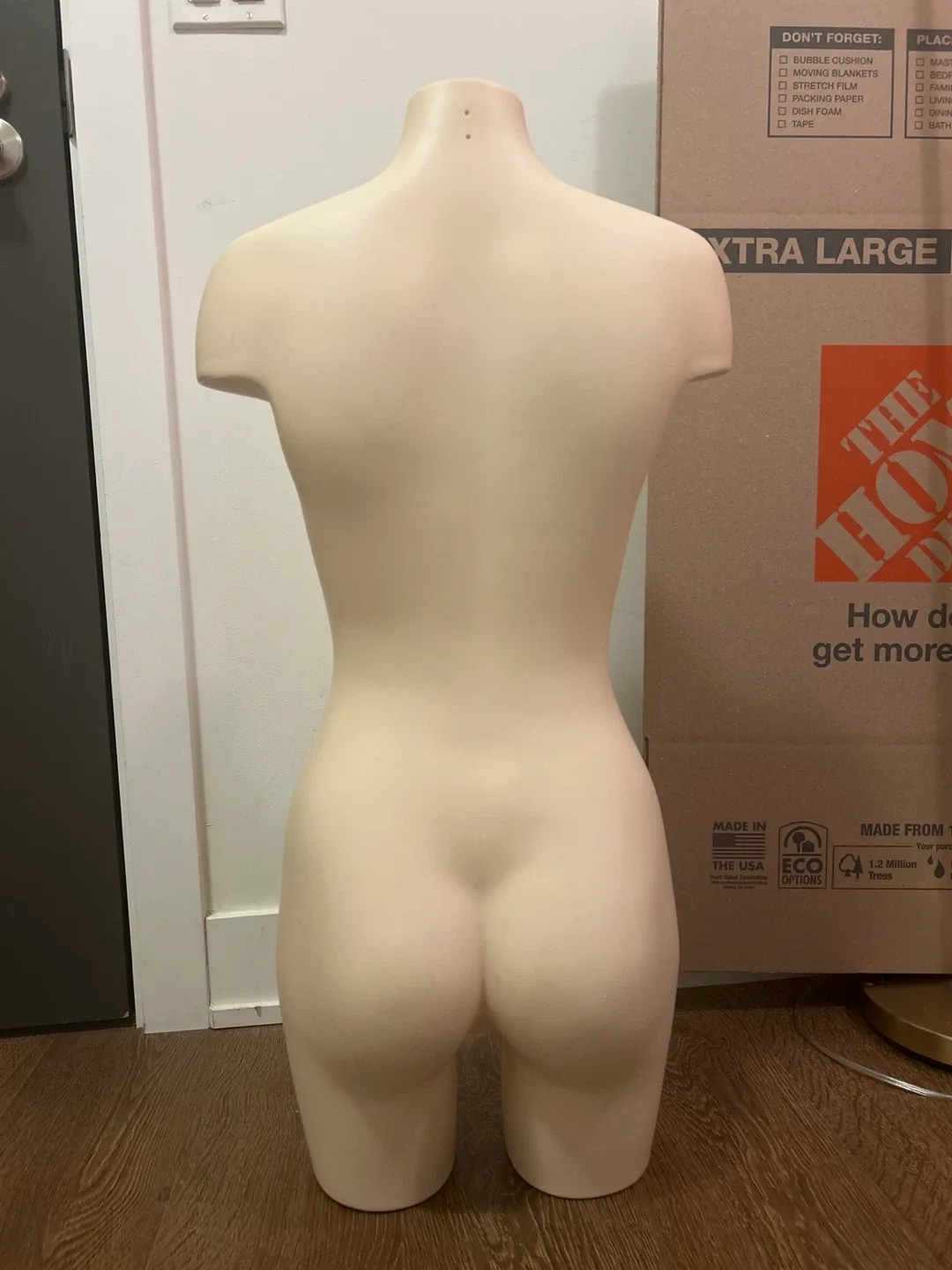3D Female Mannequin Torso Form image indicator(2)