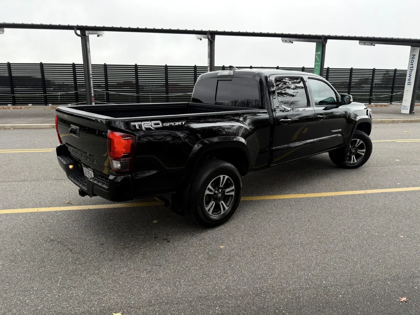 Toyota Tacoma TRD Sport Truck - Black image indicator(3)