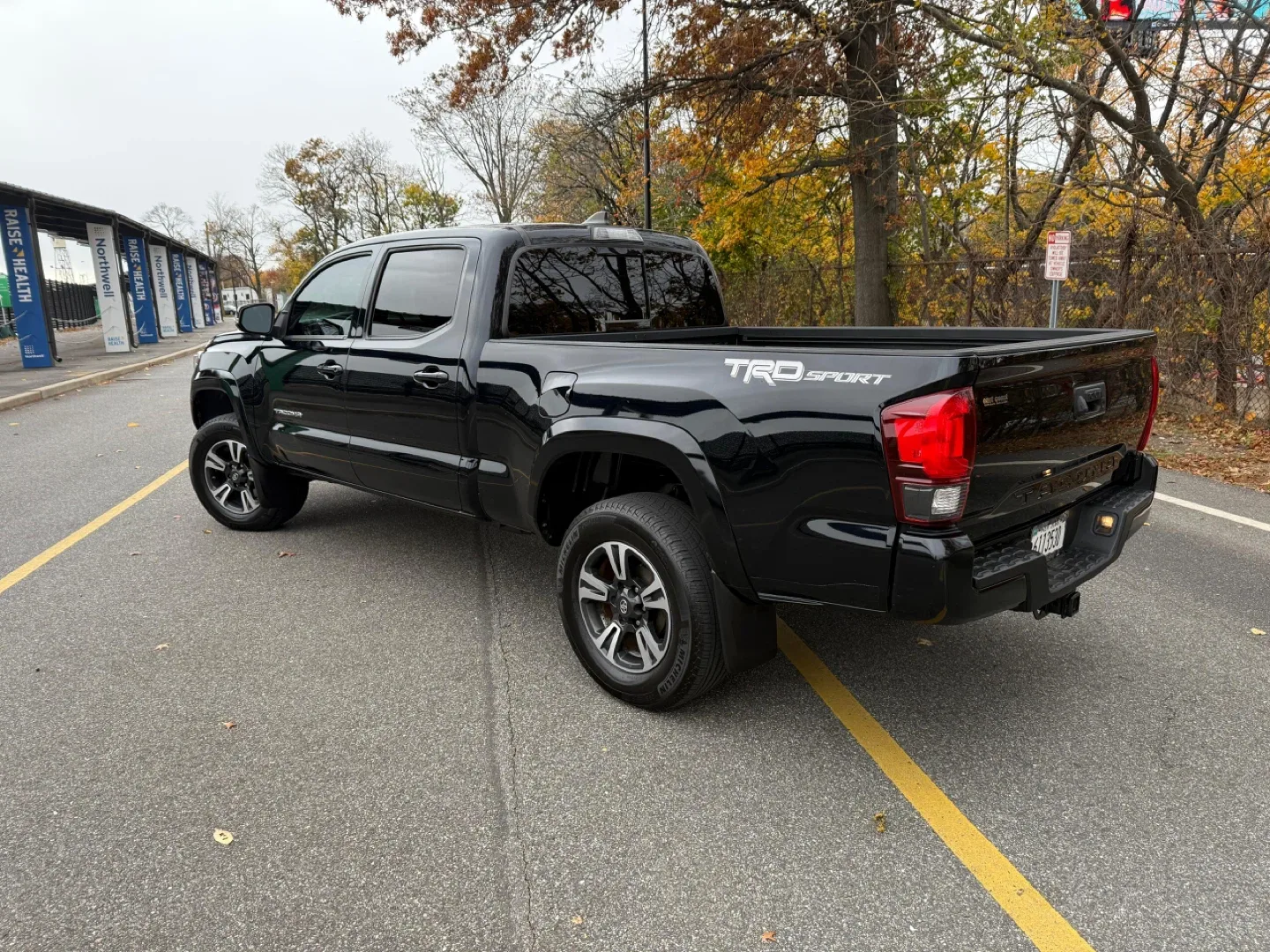 Toyota Tacoma TRD Sport Truck - Black image indicator(4)