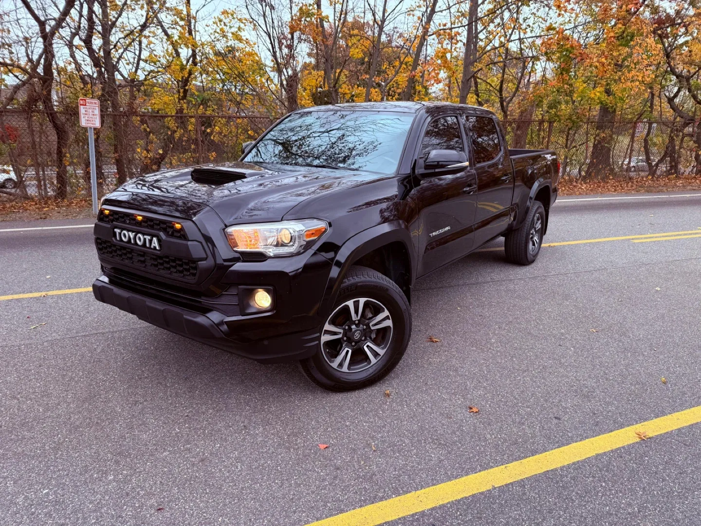 Toyota Tacoma TRD Sport Truck - Black thumbnail