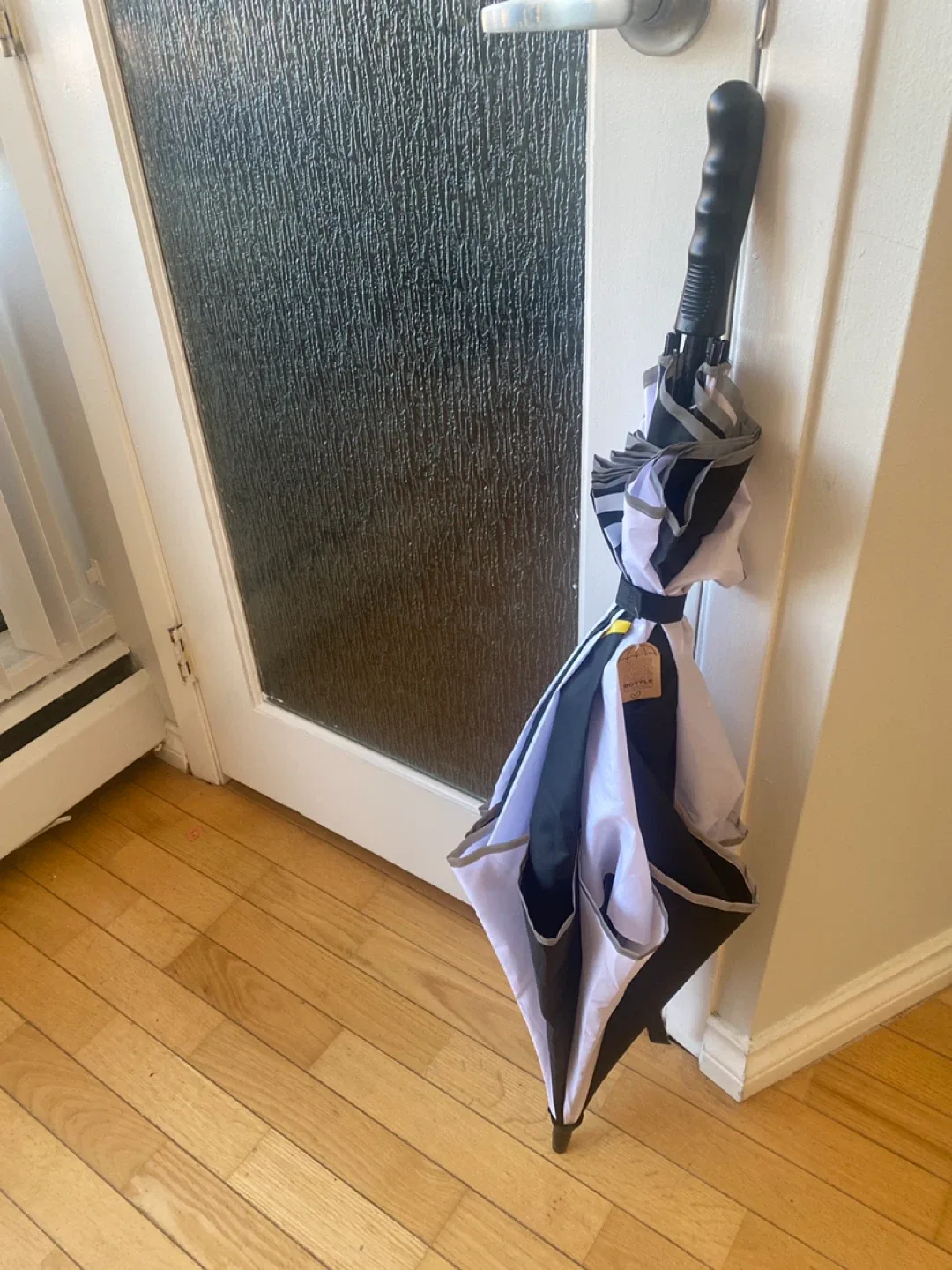 EY Golf Umbrella - Black and White image indicator(3)