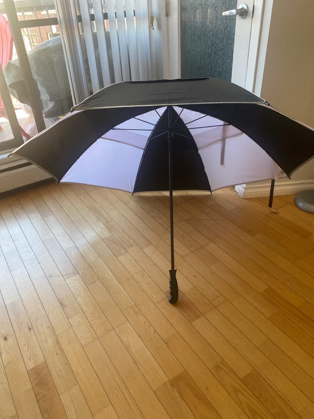 EY Golf Umbrella - Black and White image indicator(2)