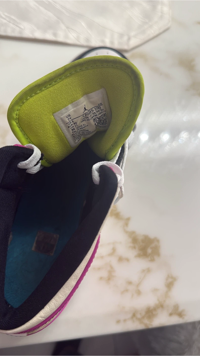 Nike Air Jordan 1 Mid SE Size 7 Women's - photo 2