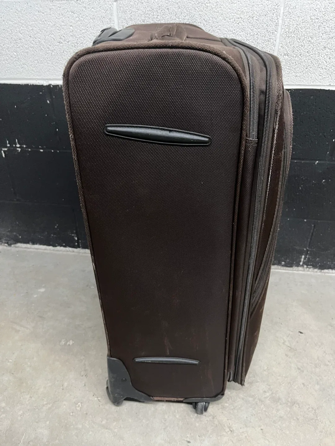 David Jones Large Brown Luggage 🥕 image indicator(5)