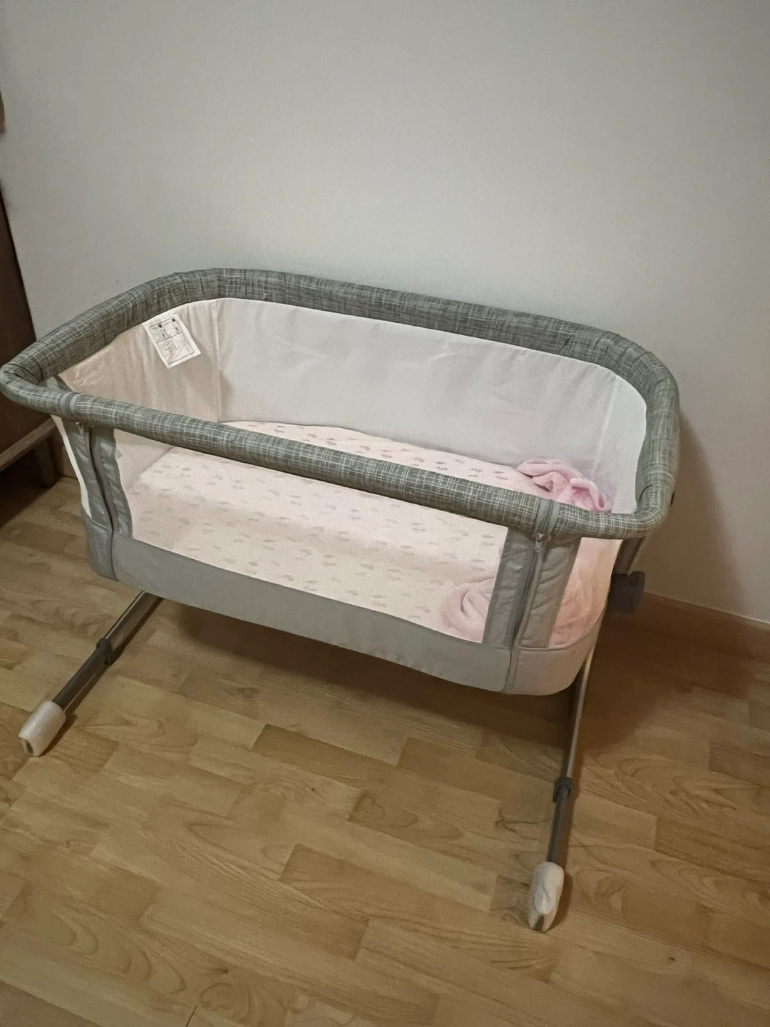 Baby Bassinet - Like New Condition